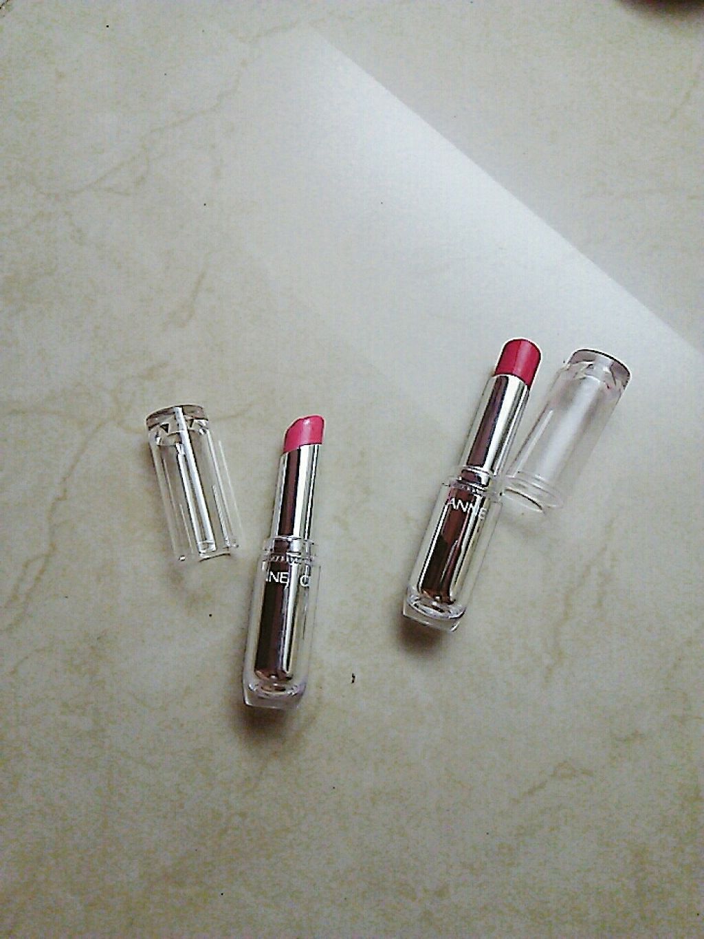 ラスティンググロスリップ/CEZANNE/口紅を使ったクチコミ（2枚目）