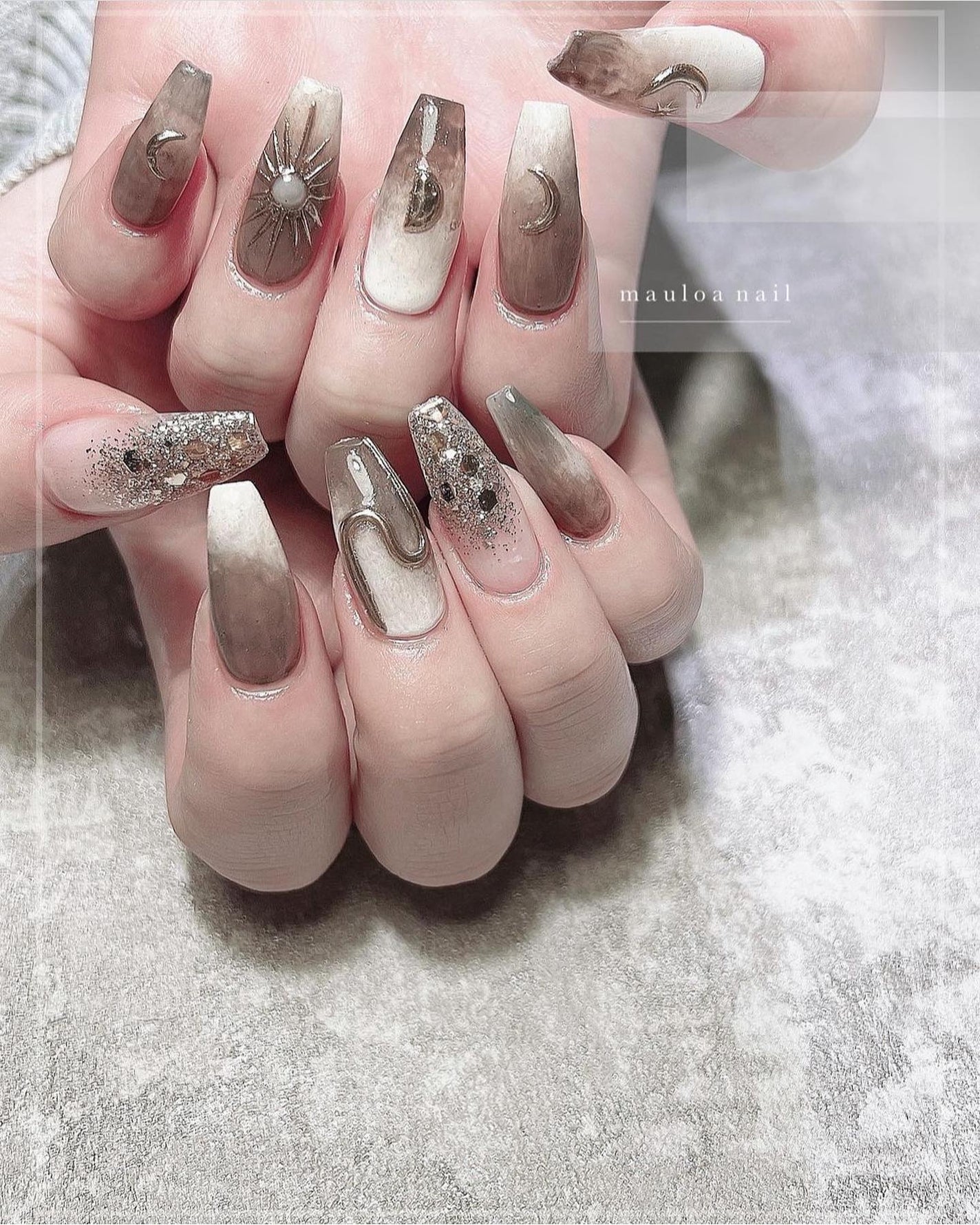 mauloa_nail on LIPS 「・ 🌛🌞💛・ネイルやり方動画fantistにて多数更新してます..」(1枚目)