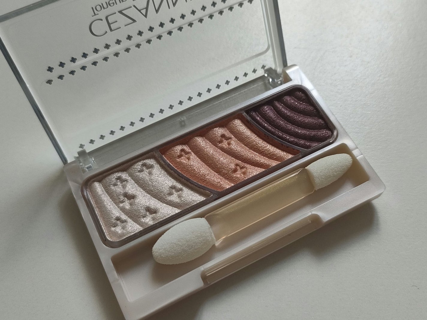 トーンアップアイシャドウ/CEZANNE/アイシャドウパレットを使ったクチコミ(2枚目)