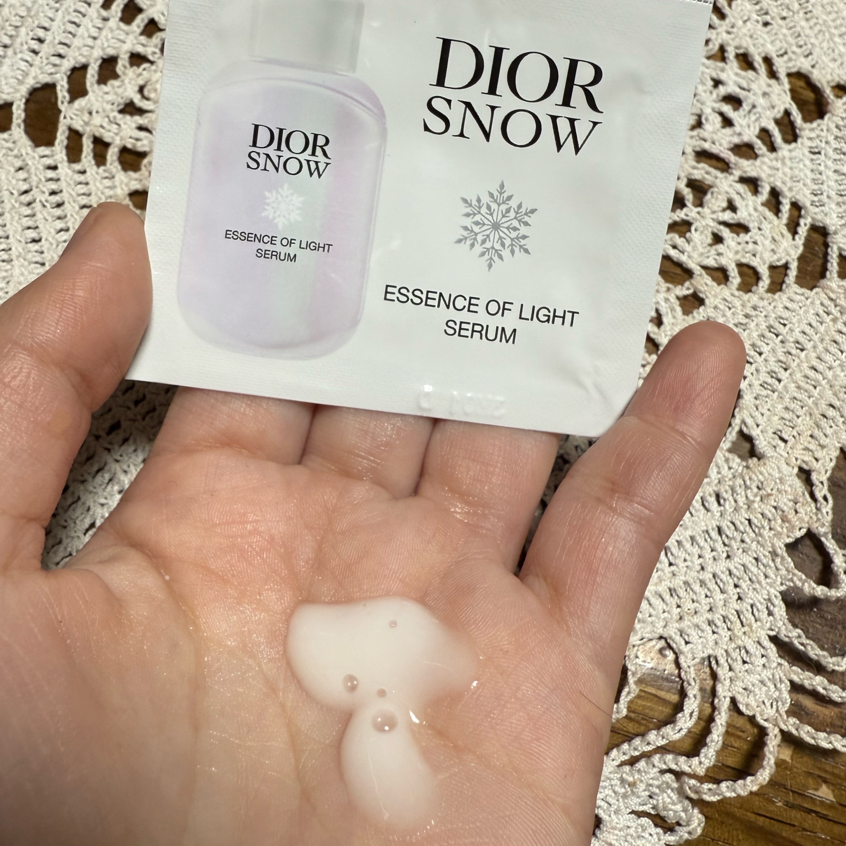 ディオール スノー エッセンス オブ ライト セラム /Dior/美容液を使ったクチコミ（2枚目）