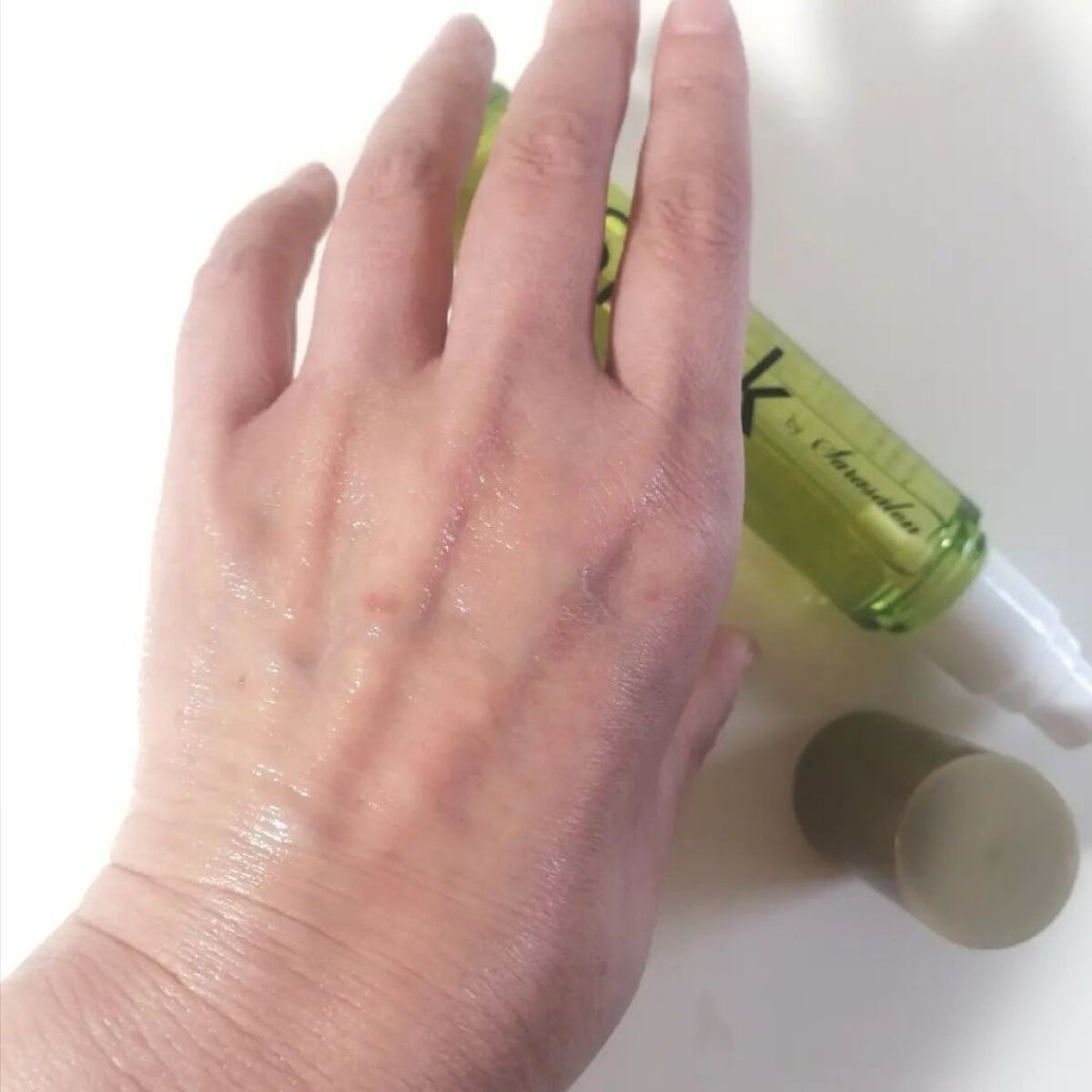 スリーク by サラサロン Sleek(スリーク)ハーバルオイルのクチコミ「髪にも体にも使える便利な保湿オイル✨

Sleek
スリーク　ハーバルオイル
1,760円（税.....」（2枚目）