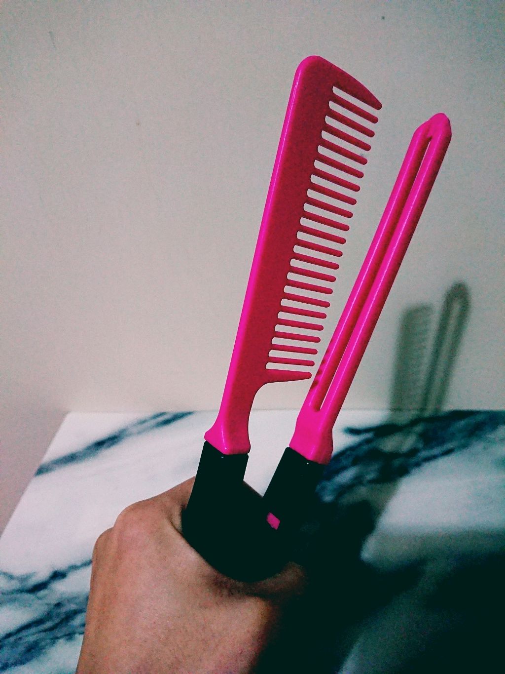 はさんでサラ髪ストレート！ ブロー＆スタイリングコーム/セイワ・プロ/ヘアコームを使ったクチコミ（3枚目）