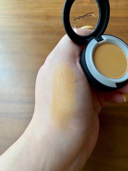 パウダー キス アイシャドウ/M・A・C/単色アイシャドウを使ったクチコミ(4枚目)