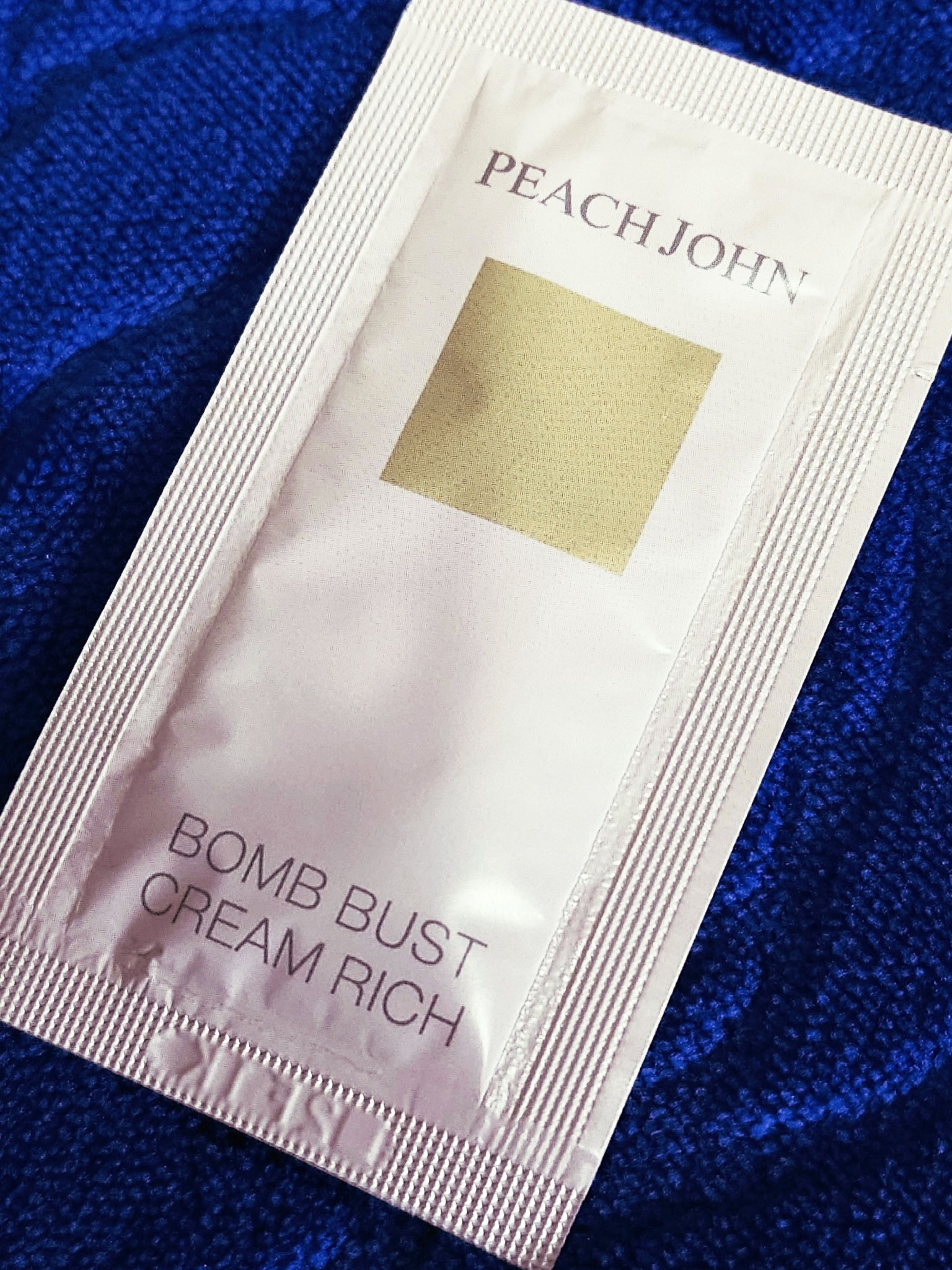 ボムバストクリーム　リッチ/PEACH JOHN/バスト・ヒップケアを使ったクチコミ（2枚目）