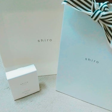 SHIRO ピオニー 練り香水のクチコミ「shiro  練り香水✨ピオニーの香り♡

プレゼントに妹からもらいました😚💕

メイクミーハ.....」（1枚目）