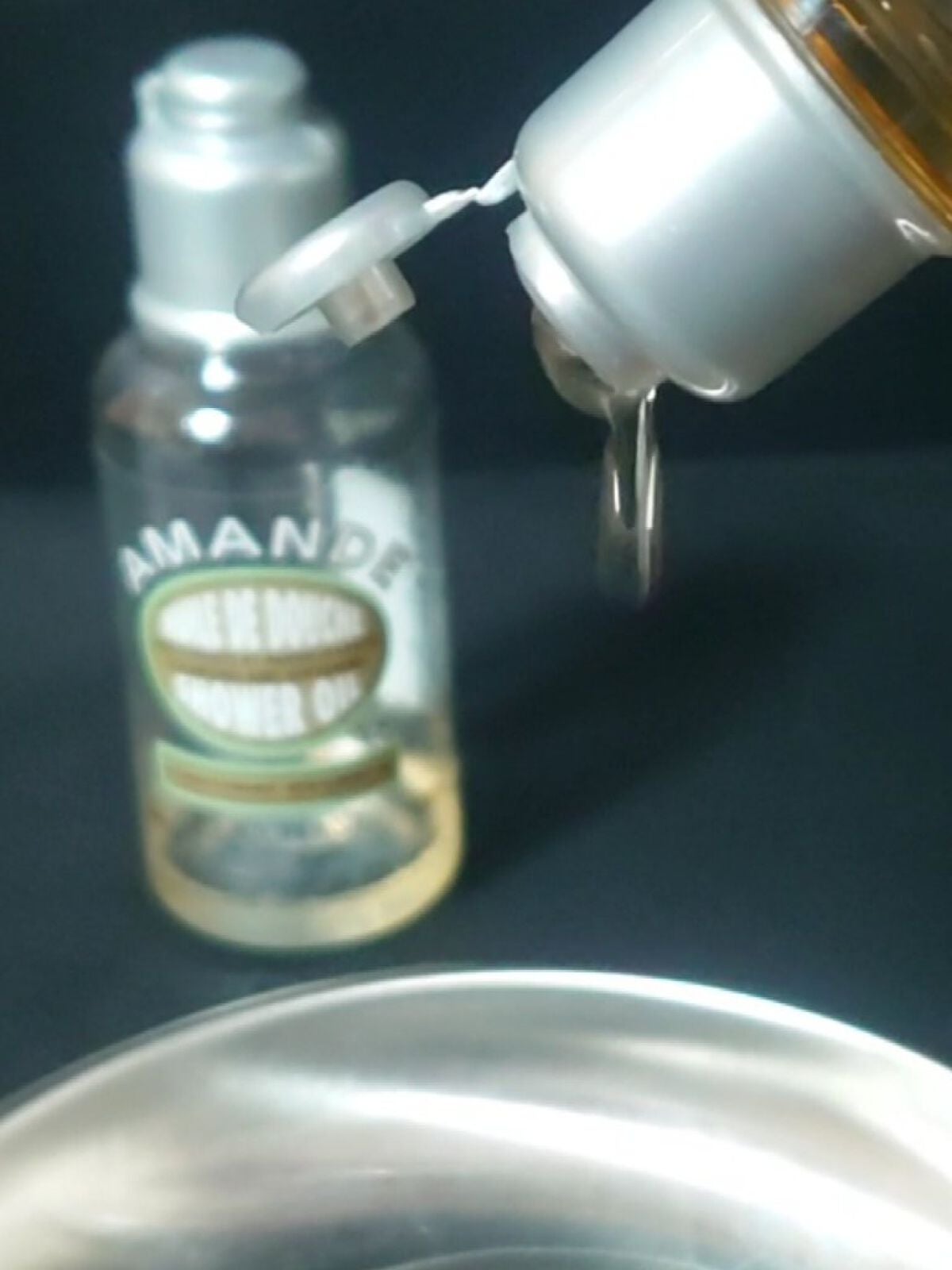 アーモンド モイスチャライジングシャワーオイル/L'OCCITANE/ボディソープを使ったクチコミ(2枚目)