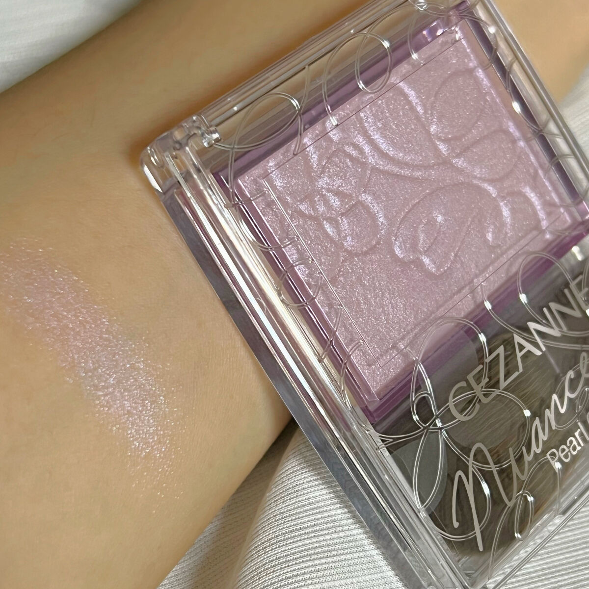 パールグロウニュアンサー/CEZANNE/パウダーハイライトを使ったクチコミ（3枚目）