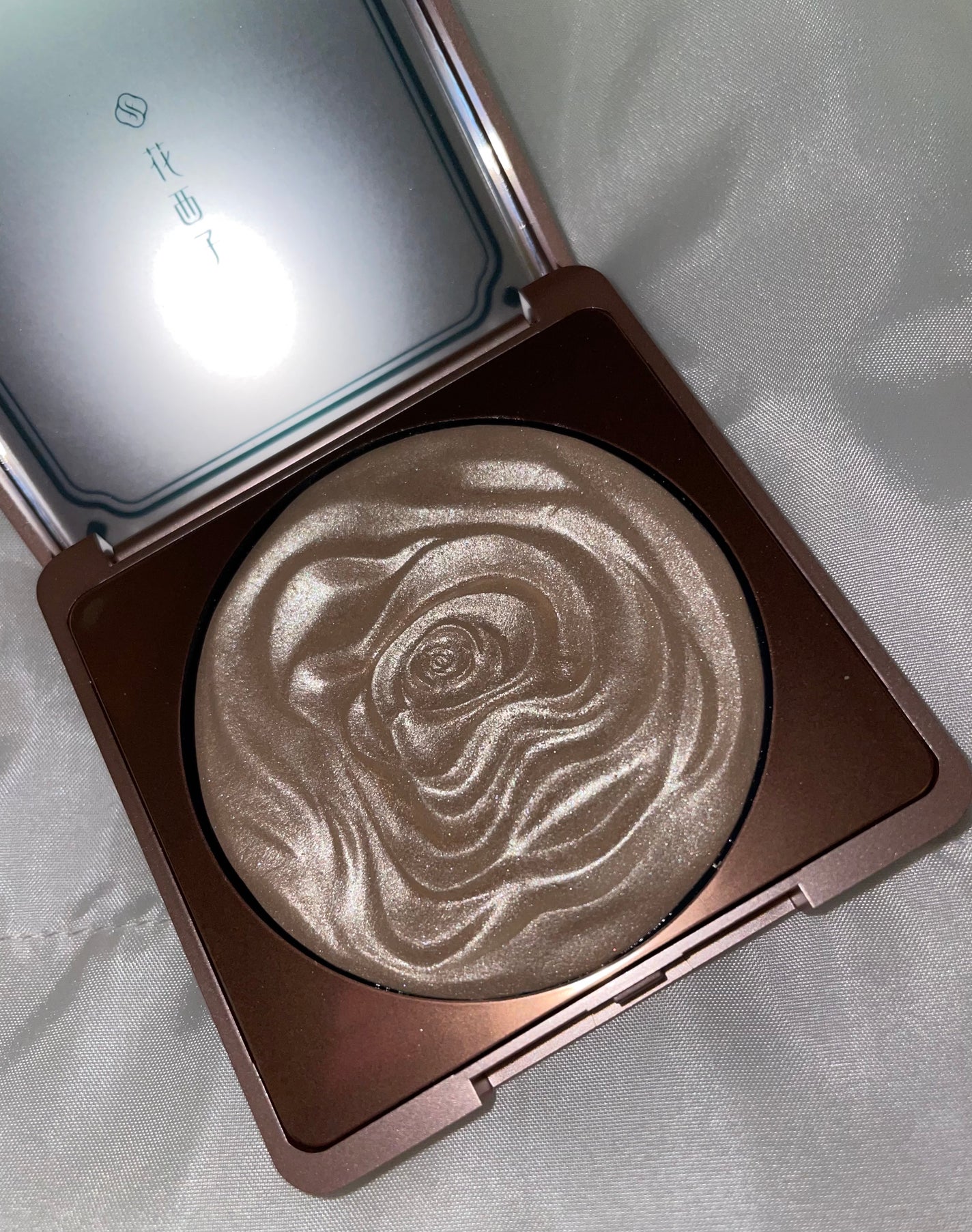 双花彫刻 ハイライト/花西子/パウダーハイライトを使ったクチコミ(3枚目)