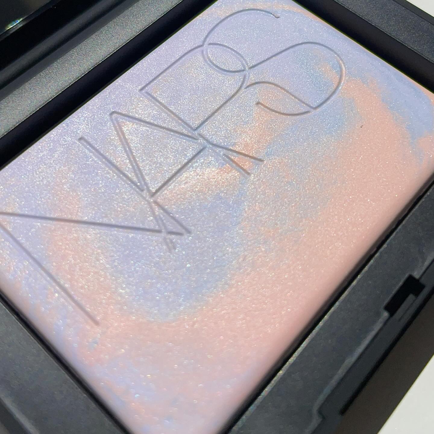 ライトリフレクティング プリズマティックパウダー/NARS/プレストパウダーを使ったクチコミ（3枚目）