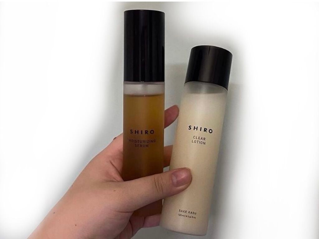 SHIROのスキンケア・基礎化粧品 酒かす化粧水＆がごめ昆布美容液を使っ