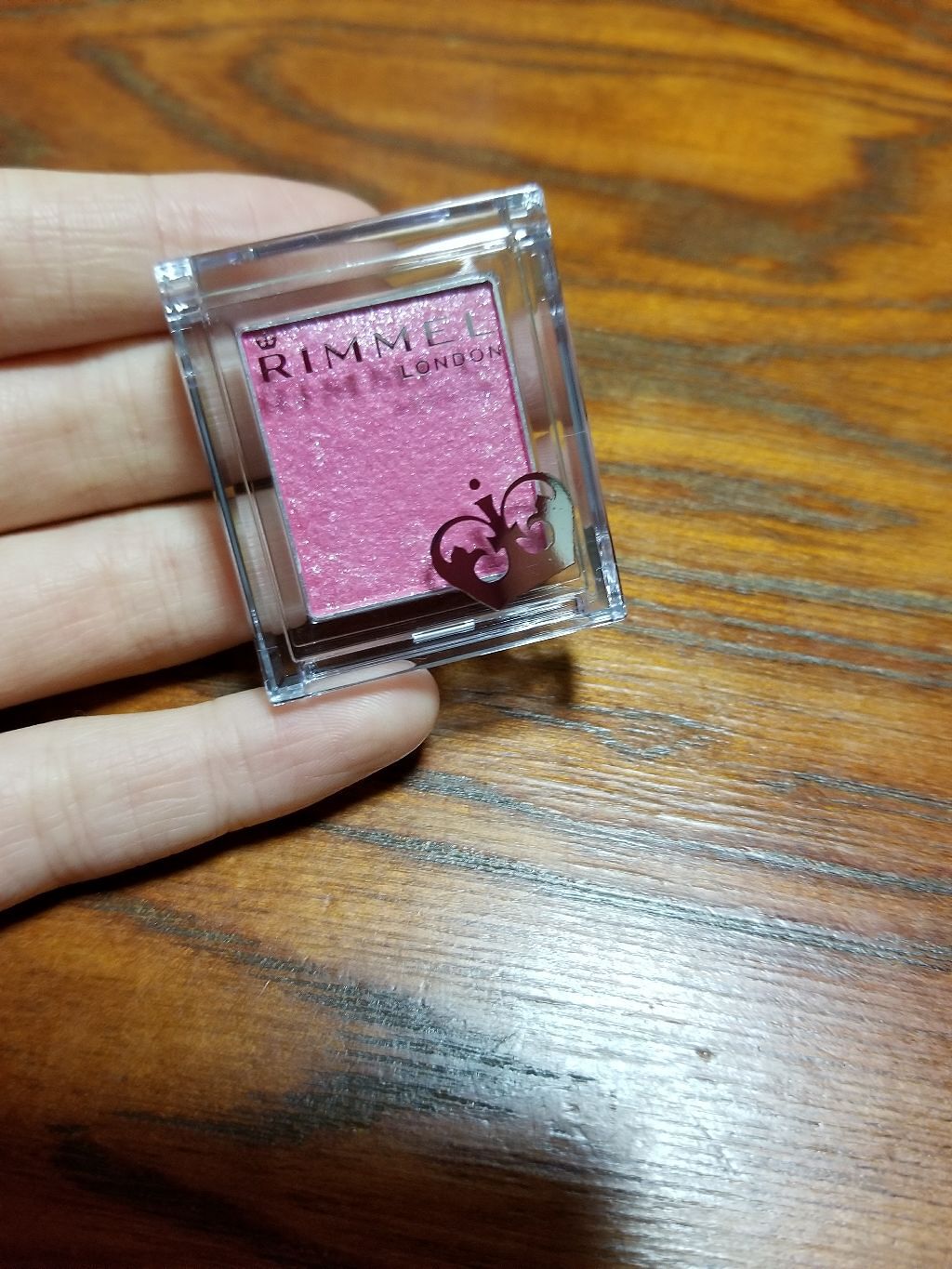 プリズム パウダーアイカラー/リンメル ロンドン/単色アイシャドウを使ったクチコミ（1枚目）