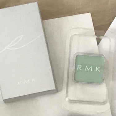 RMK トランスルーセント フェイスパウダーのクチコミ「赤ら顔でお悩みの方。この投稿をするからにはもれなく私も赤ら顔に悩んでおります🥺

そんな中で、.....」（2枚目）