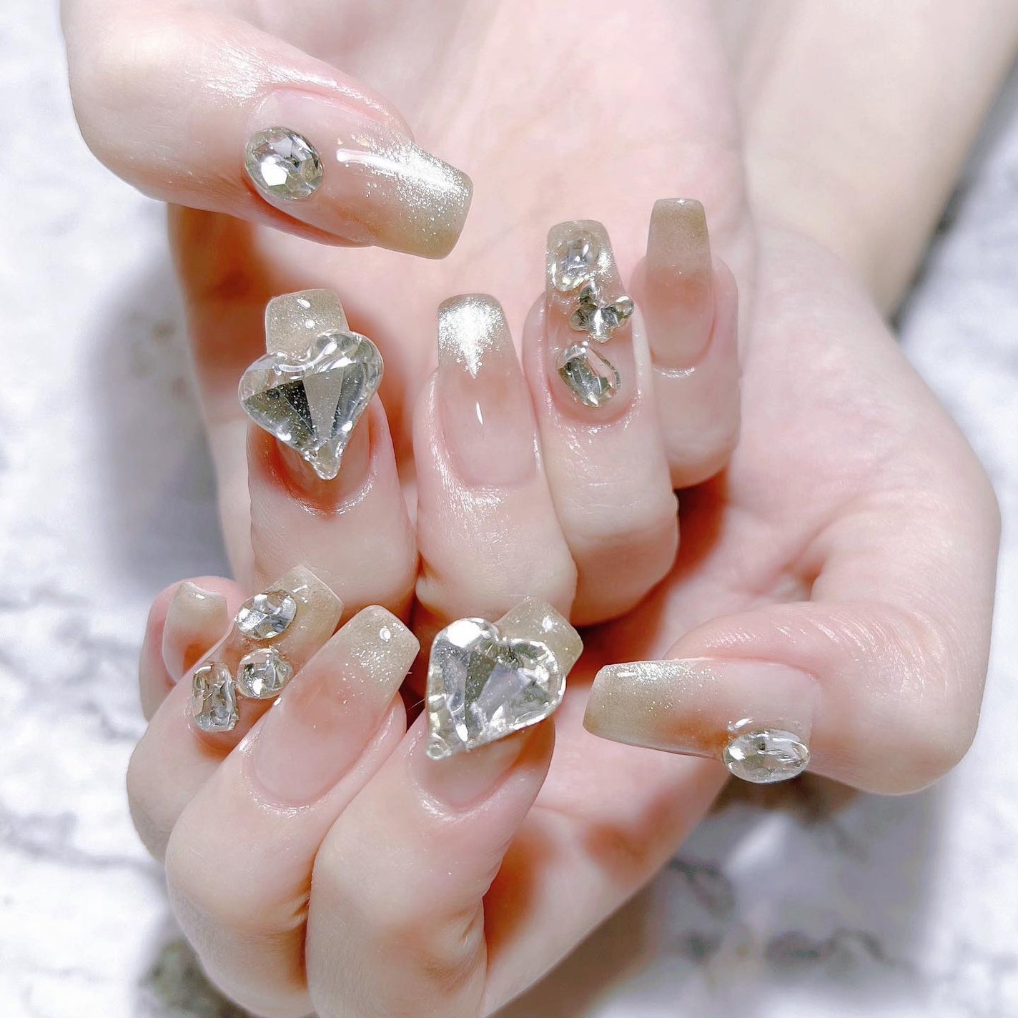 なかやまちえこ on LIPS 「きらきらワンホンネイル🪄⠀⠀@renkosekiちゃん⠀チーク..」(1枚目)