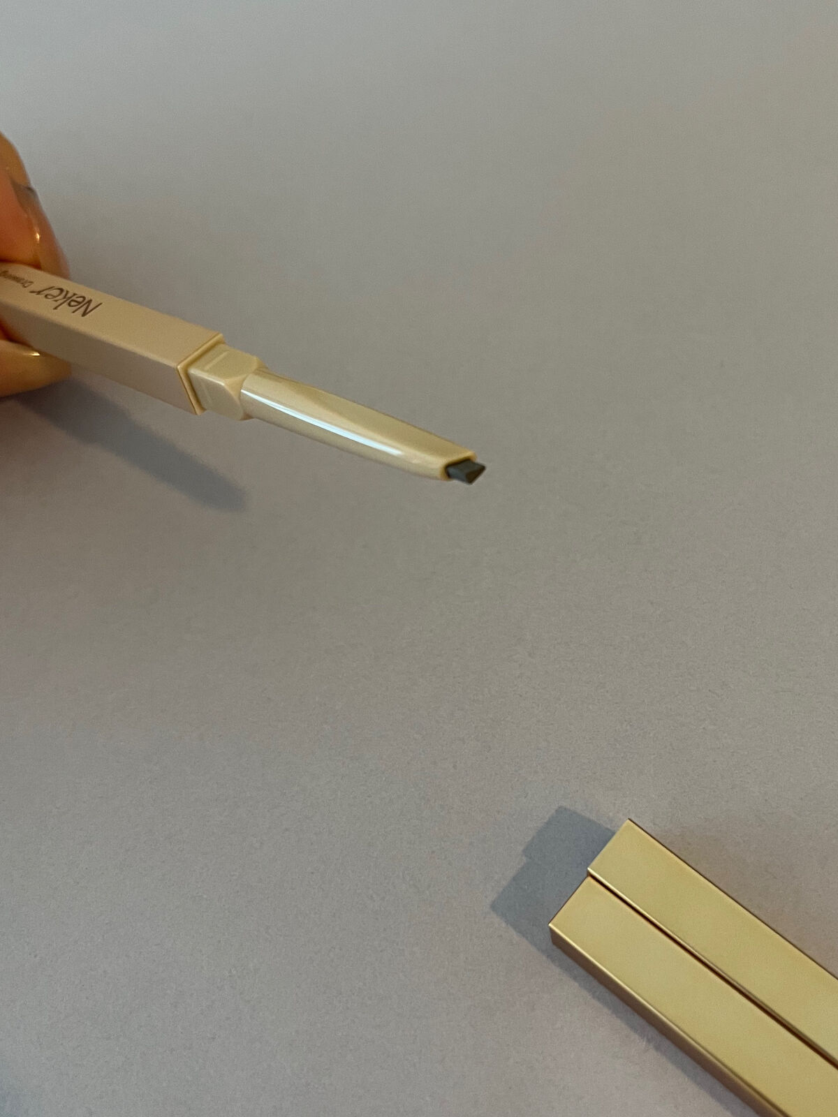 Neker  ドローイングエディターアイブロウペンシルのクチコミ「長持ち✨にじまないアイブロー✨✨

✼••┈┈••✼••┈┈••✼••┈┈••✼••┈┈••✼.....」（3枚目）