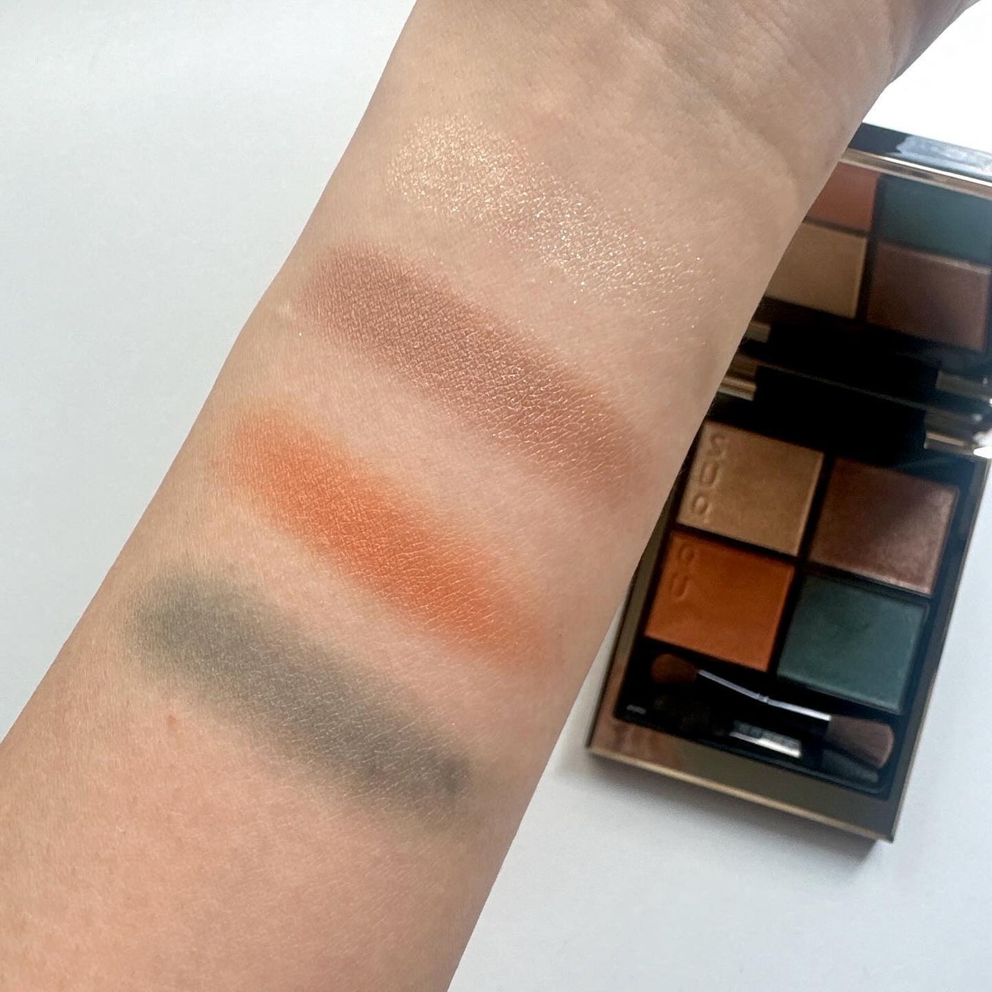 シグニチャー カラー アイズ/SUQQU/アイシャドウパレットを使ったクチコミ(3枚目)