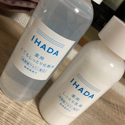 IHADA 薬用ローション(しっとり)のクチコミ「最近肌荒れがすごいので良いと噂のIHADAの化粧水と乳液を買って使ってみたんです……。
.....」(1枚目)
