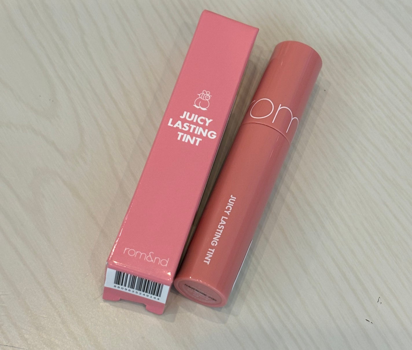 ジューシーラスティングティント/rom&nd/リップティントを使ったクチコミ(1枚目)