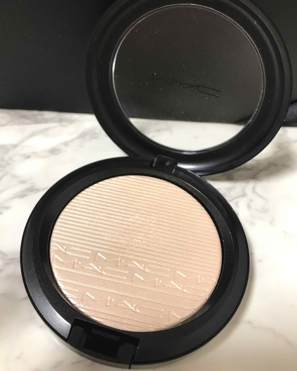 エクストラ ディメンション スキンフィニッシュ ダブル グリーム/M・A・C/プレストパウダーを使ったクチコミ（2枚目）