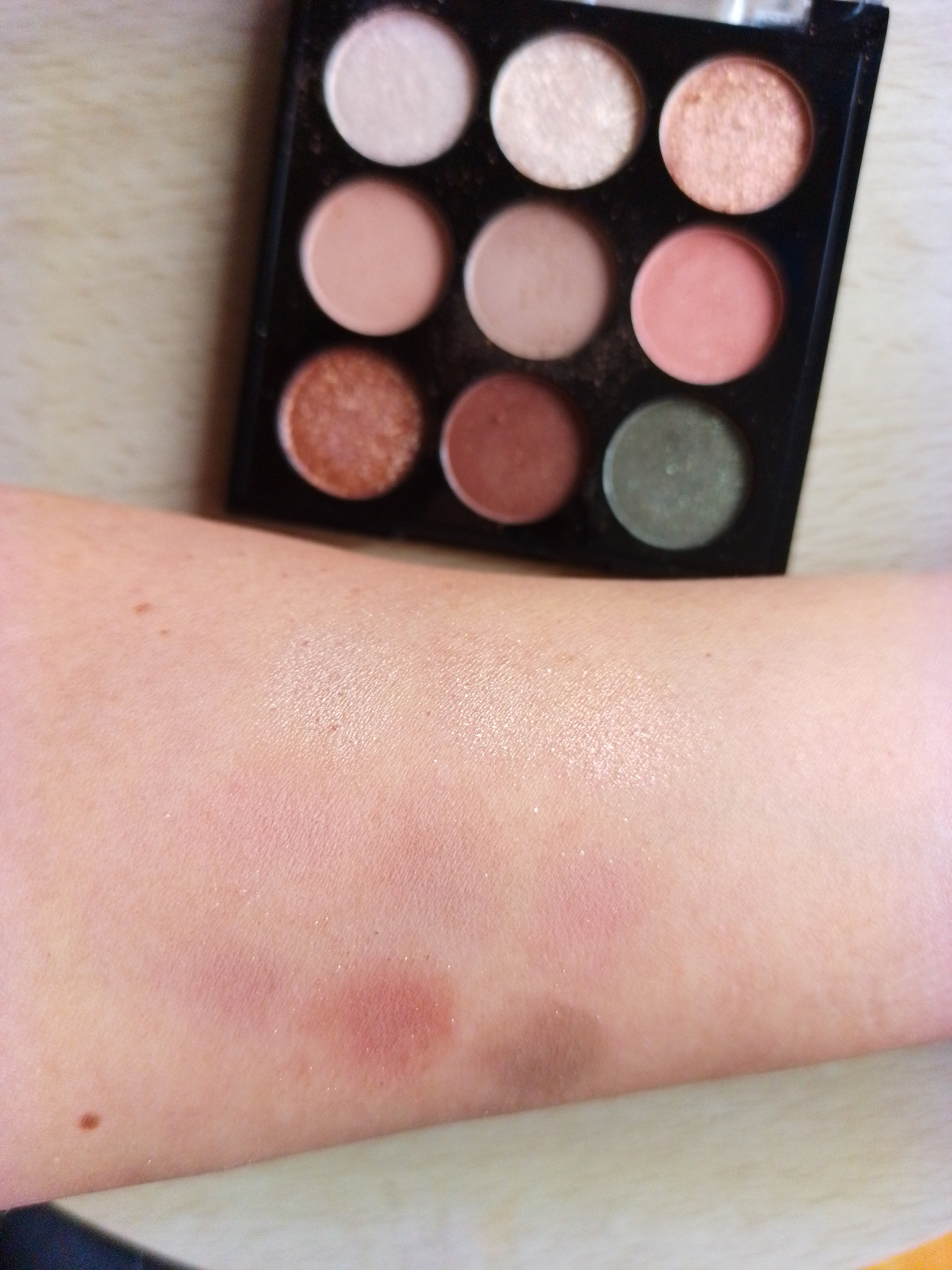 ＵＧＴ　ドットアイカラーパレット 03c　フォレスト/U R GLAM/アイシャドウパレットを使ったクチコミ（3枚目）