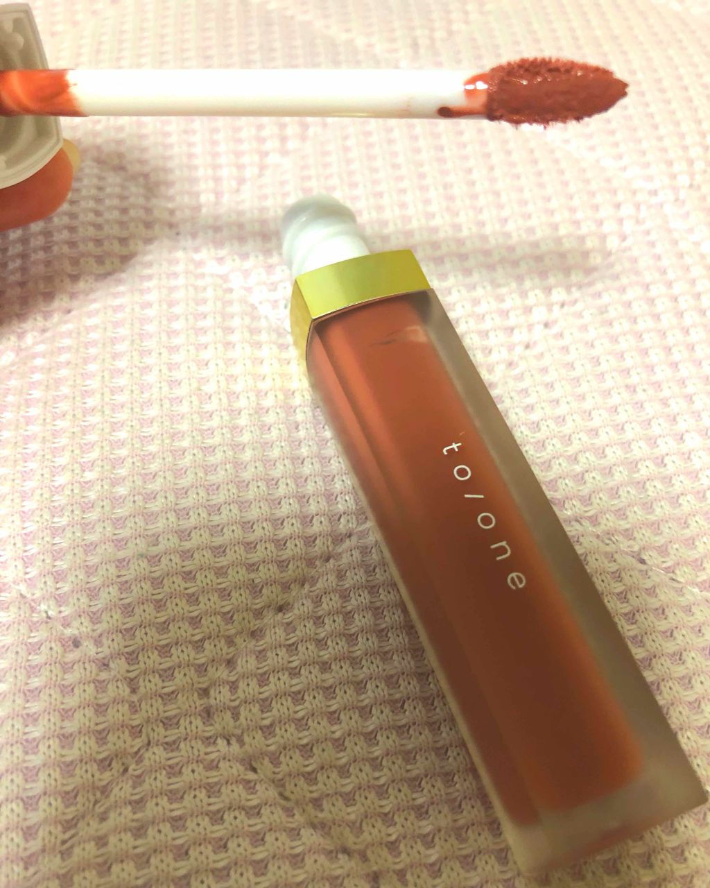 トーン ペタル エッセンス カラー バター/to/one/リップグロスを使ったクチコミ（1枚目）