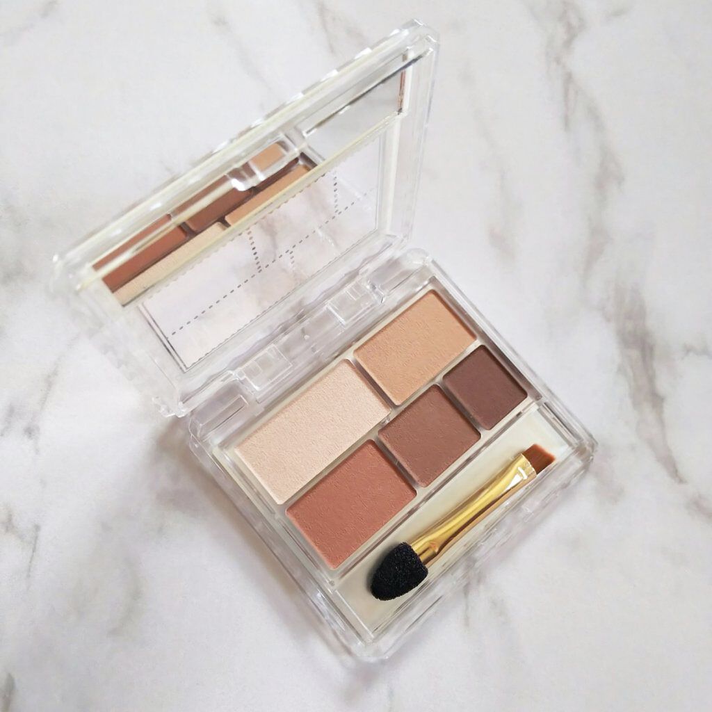 この低価格でこんな使い勝手の良いアイシャドウ
買えるんですか....🥺と驚きました...

まず色味が素敵だなというのと
全色マットで使いやすそうだな～と思い
なんとなくで購入してみたのですが
粉の発色と密着力に驚きました✨

カラーの配