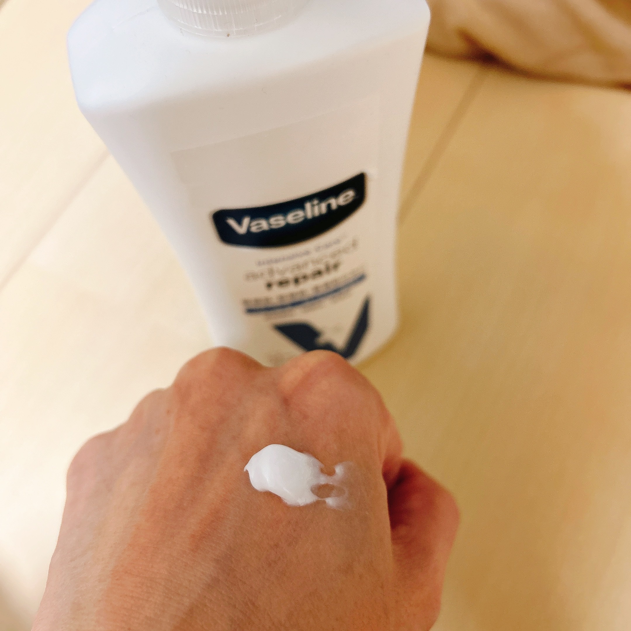 ヴァセリン アドバンスド モイスチャーローション 無香料/ヴァセリン/ボディローションを使ったクチコミ（2枚目）