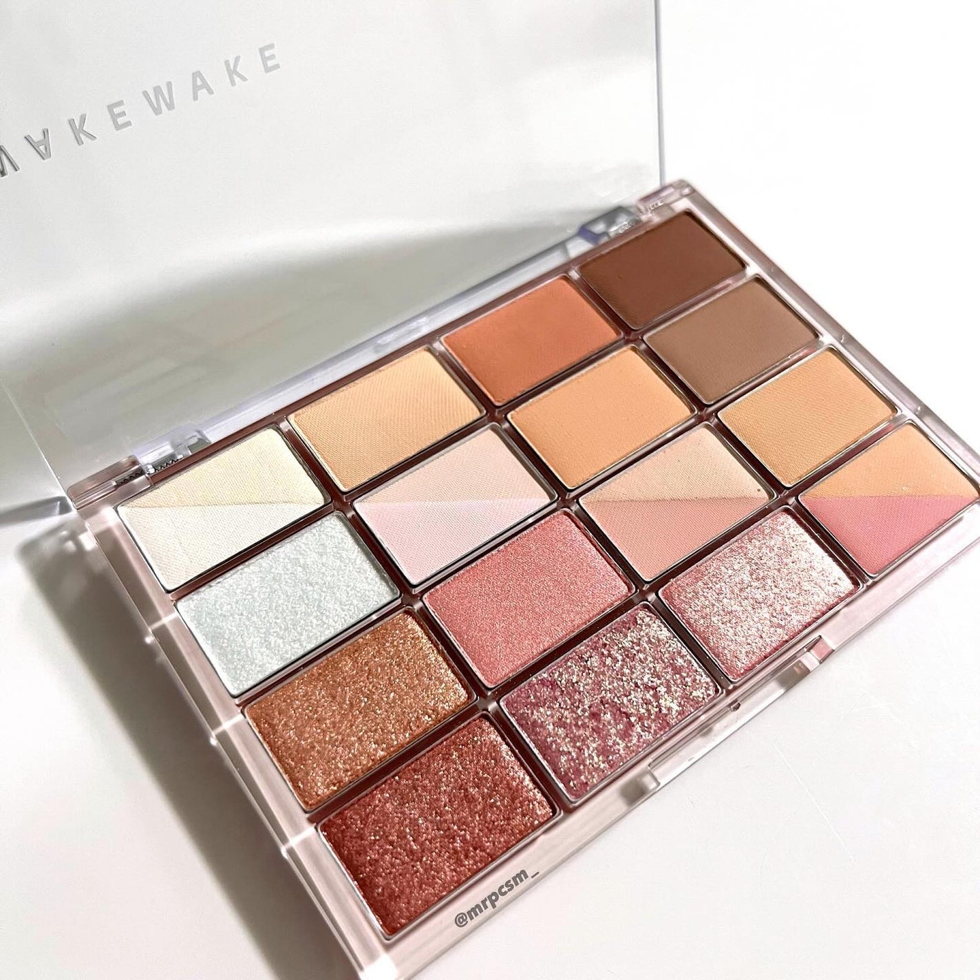 ソフトブラーリングアイパレット/wakemake/アイシャドウパレットを使ったクチコミ(3枚目)