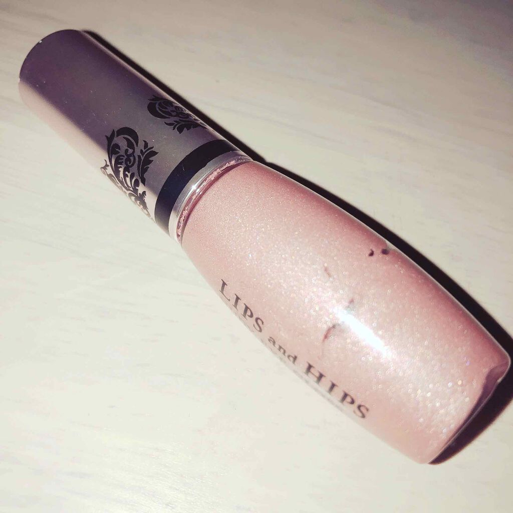 LIPS and HIPS ヌーディ アイグロスのクチコミ「カラー→02番

プレゼントでママからいただきました！

肌の色に馴染むので、眉近くの青くなっ.....」（1枚目）