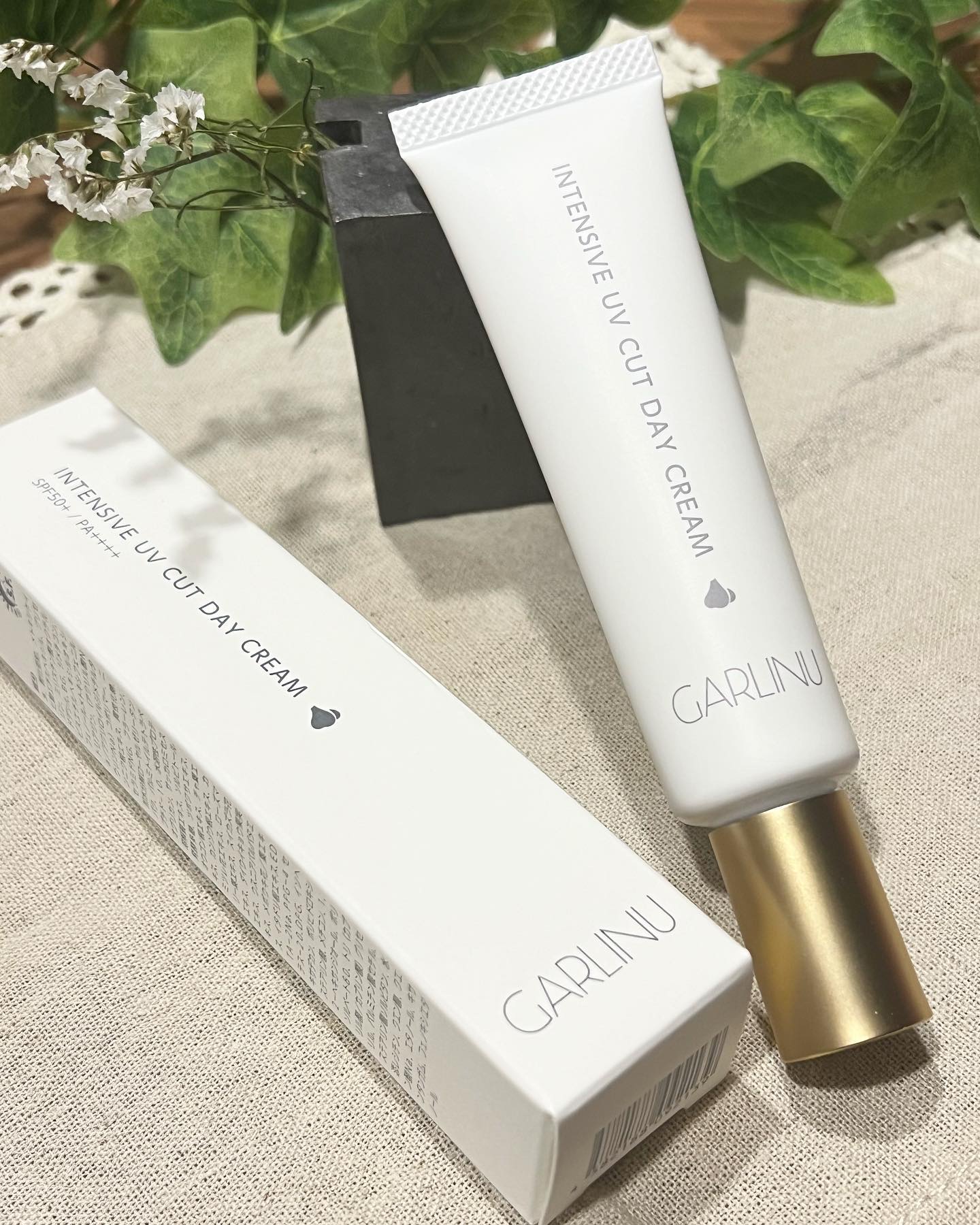 自宅で仕事をしていると外に出る機会少ないから
ついつい油断しちゃって、洗濯物を干しに外に出て
ハッとする…日差しの強さ。
日焼けしても気にならないし逆に少し焼きたい私でも
流石にジリジリした日差しは肌へのダメージが心配なので
⁡
肌刺激を緩