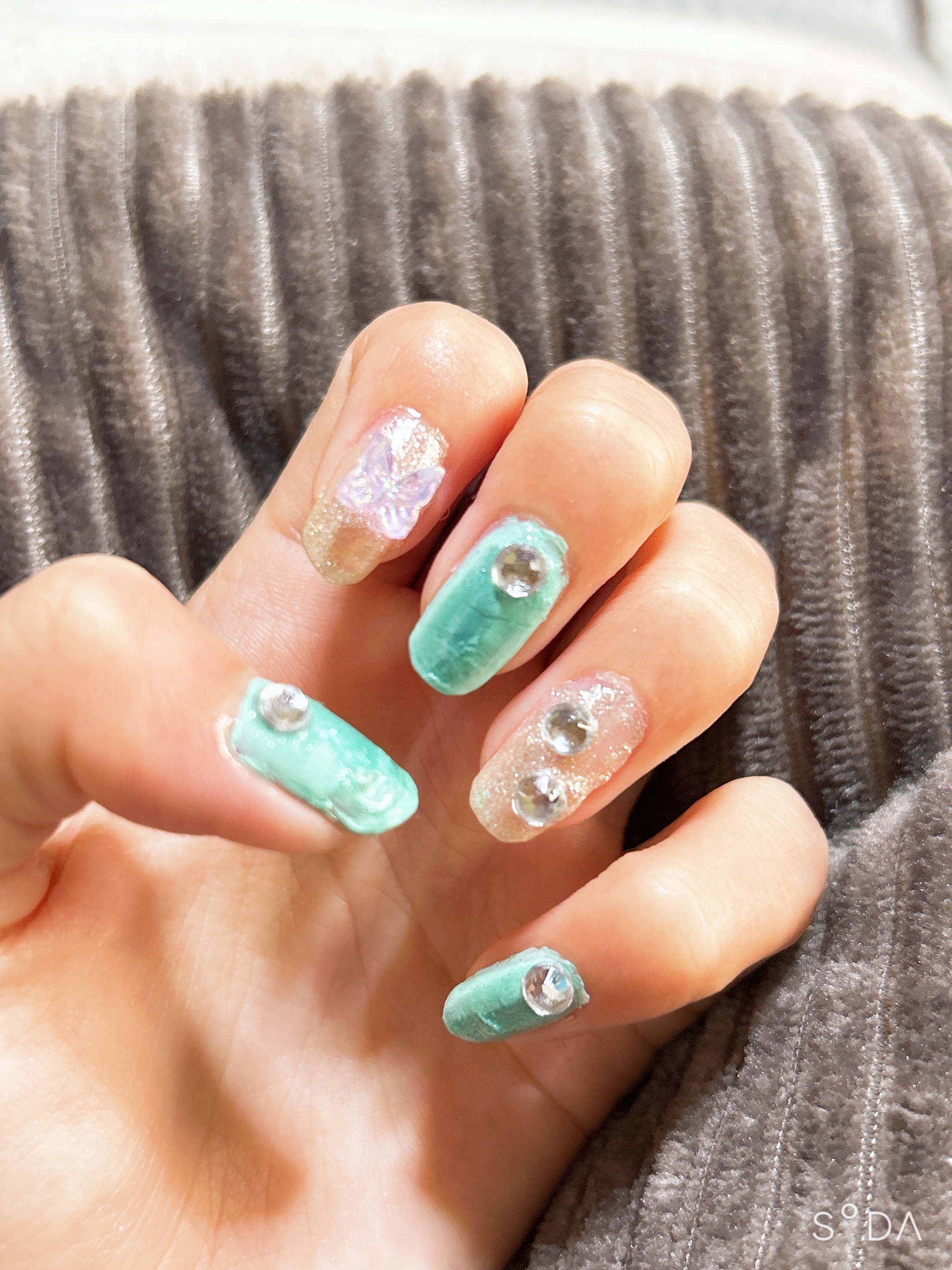 カラフルネイルズ N20 ゴールデンビジュー/キャンメイク/マニキュアを使ったクチコミ（1枚目）