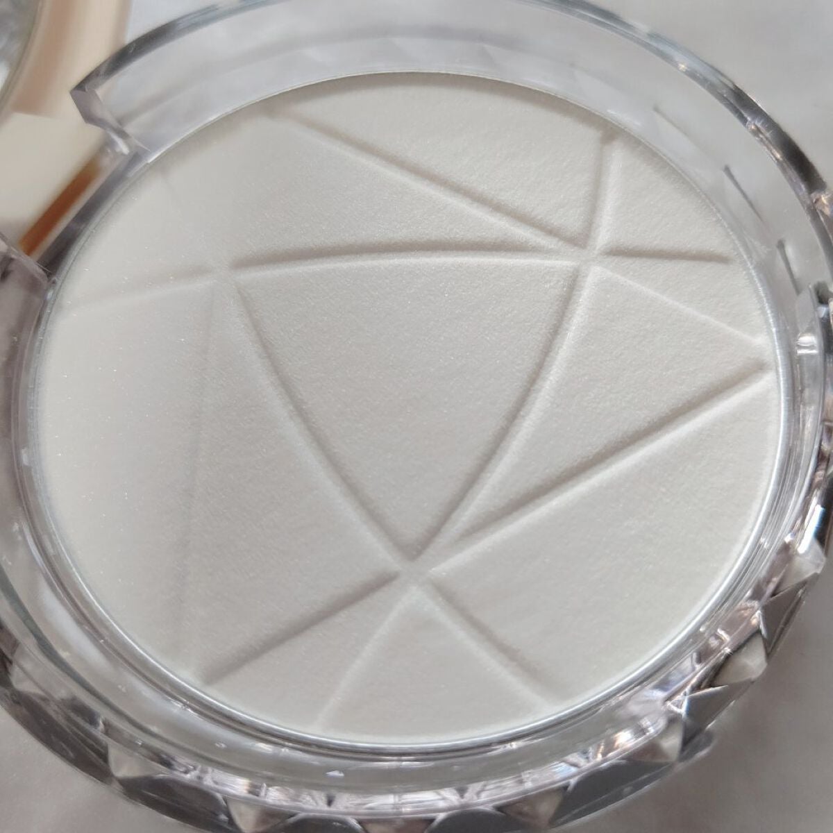 毛穴レスパウダー/CEZANNE/プレストパウダーを使ったクチコミ(2枚目)