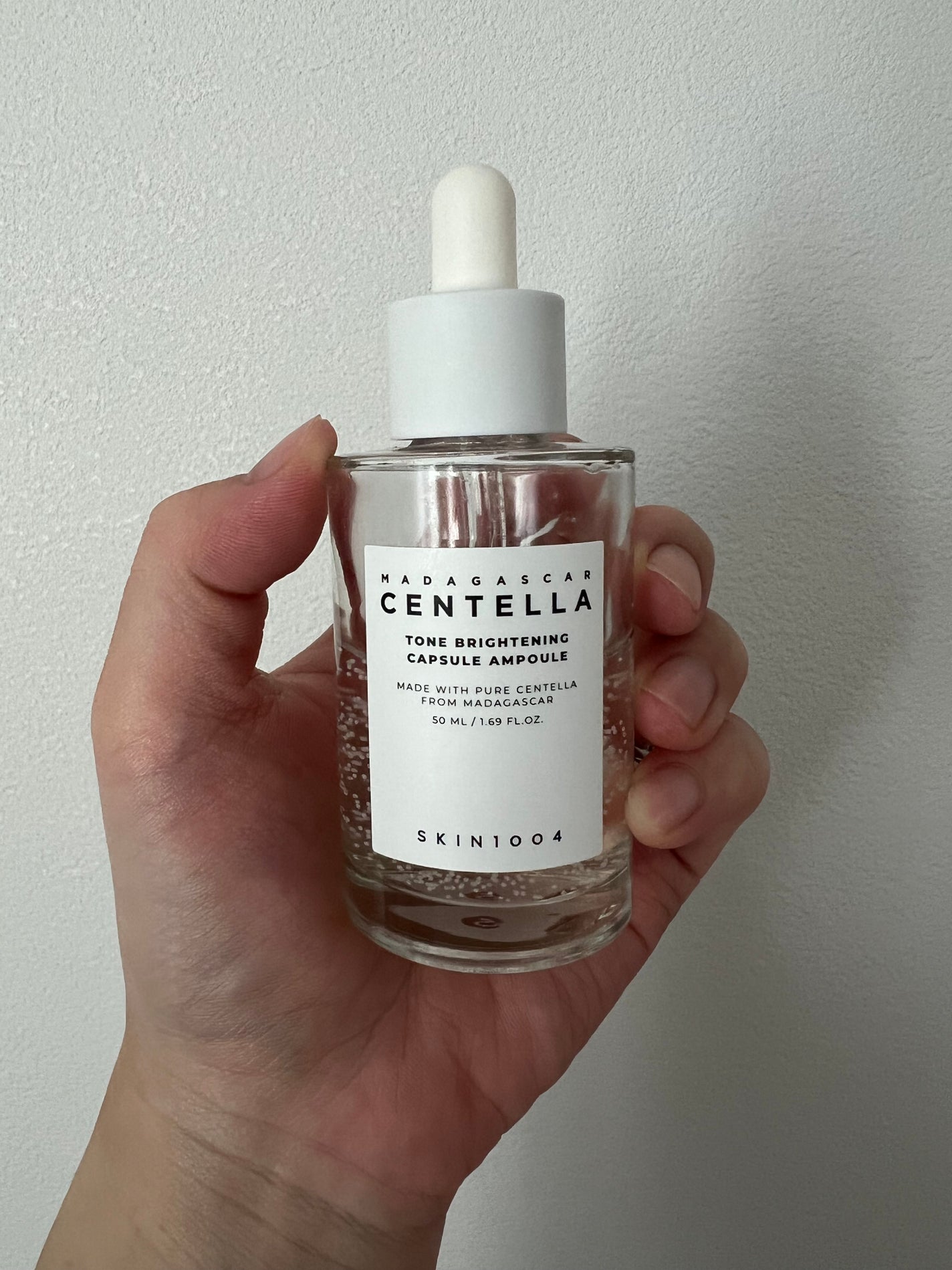 り on LIPS 「カプセル入りの美容液で少しトロッとした重めの質感でした。肌に塗..」(1枚目)