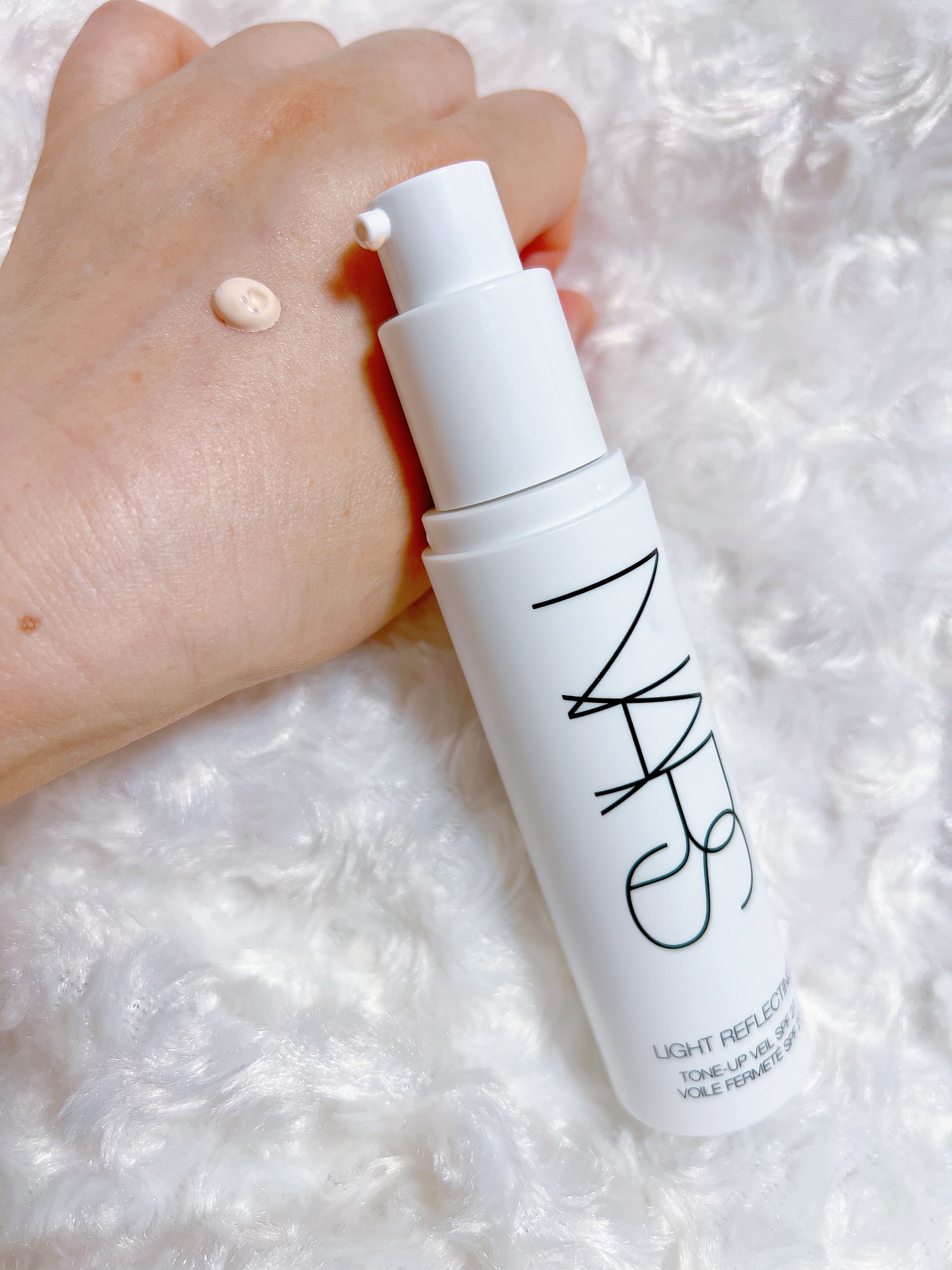 ライトリフレクティング　トーンアップヴェール/NARS/化粧下地を使ったクチコミ（2枚目）