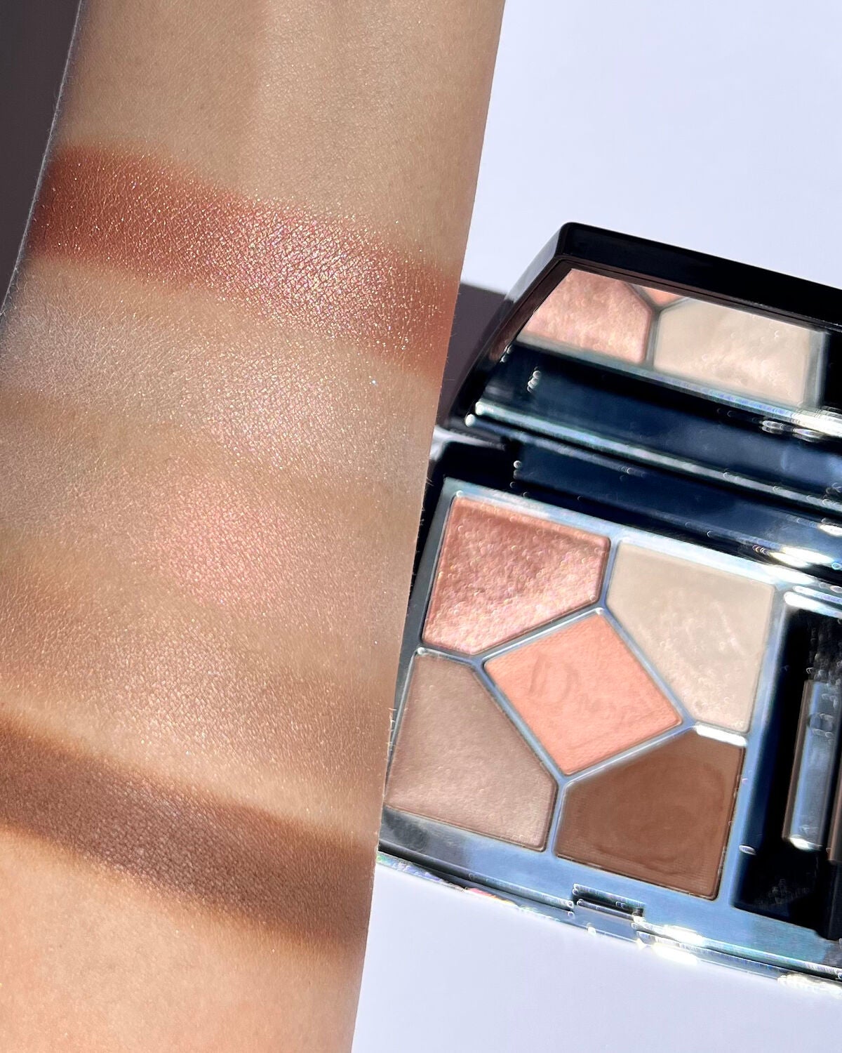 Yurika Ueki on LIPS 「ひとつ前の動画の静止画でのつけ方や色のスウォッチです💓𝐃𝐢𝐨𝐫..」(6枚目)