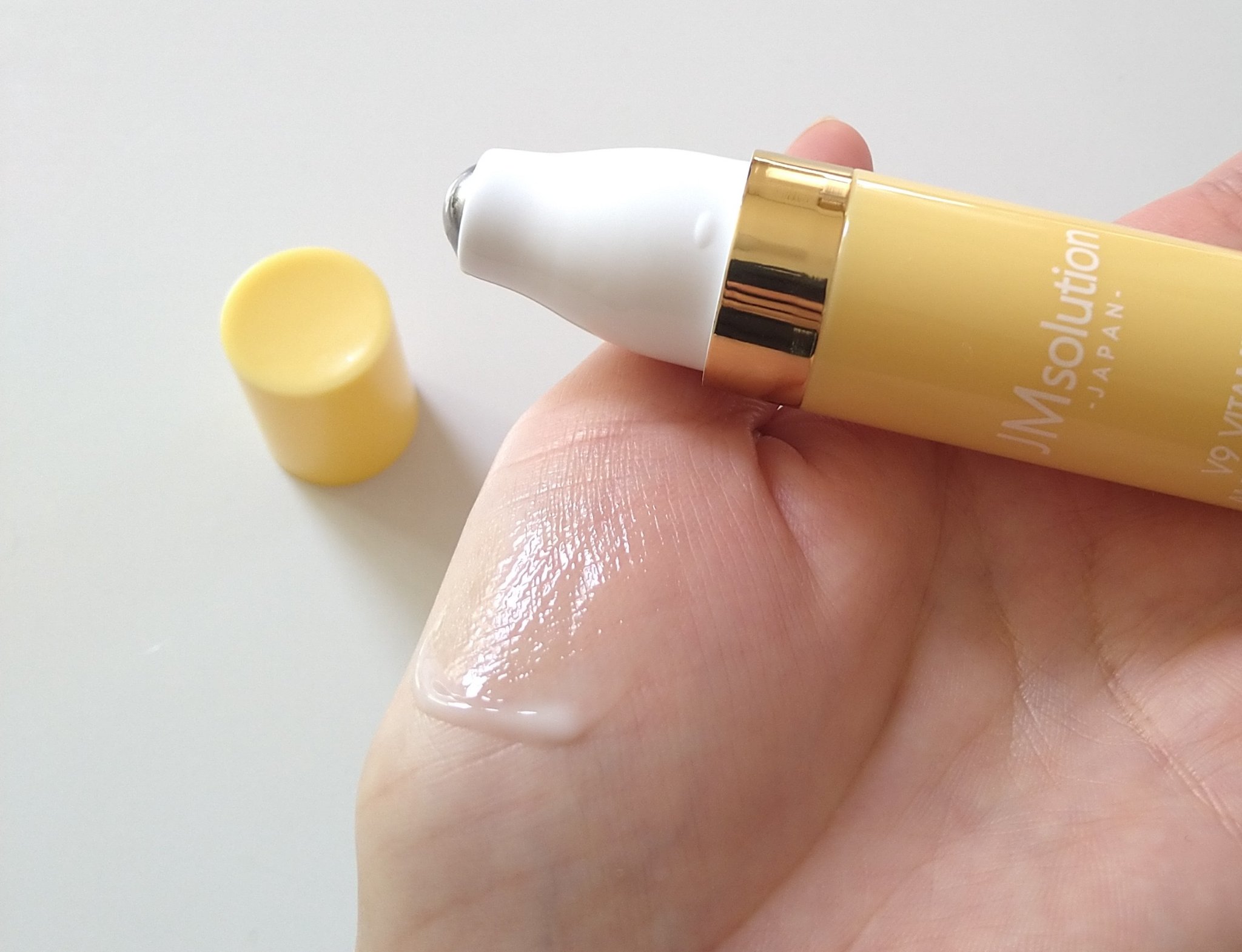 V9ビタミンアンプルロールオンアイクリームクリア/JMsolution/アイケア・アイクリームを使ったクチコミ（3枚目）