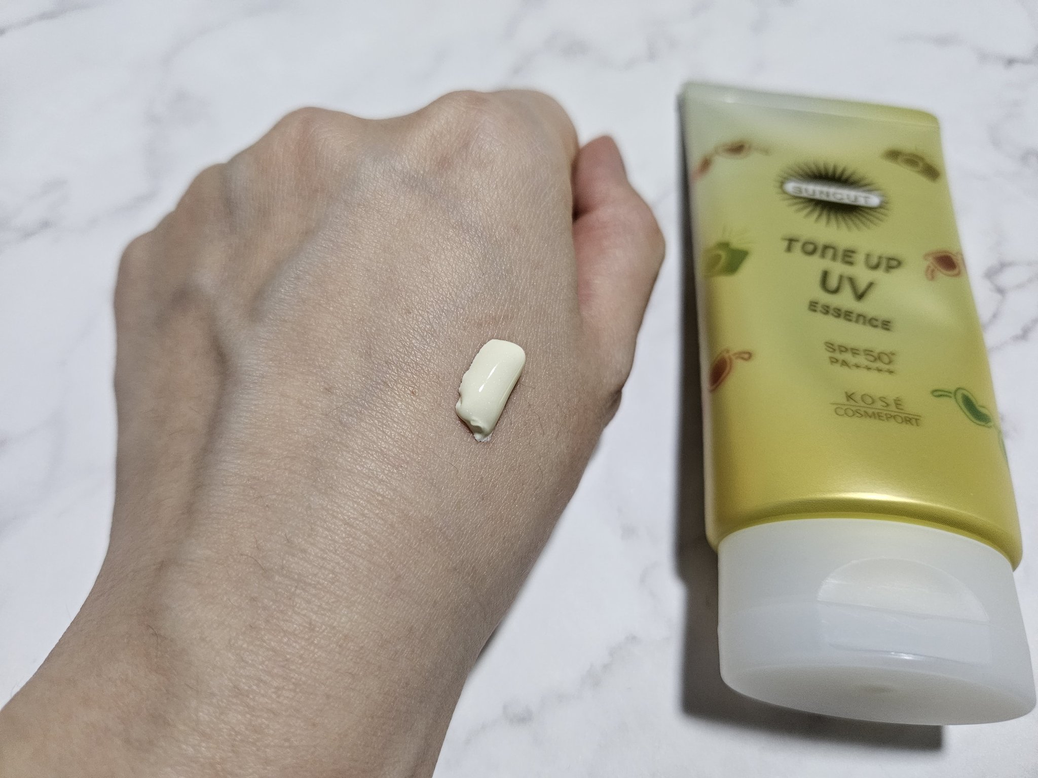 トーンアップUV エッセンス/サンカット®/日焼け止めローションを使ったクチコミ（2枚目）