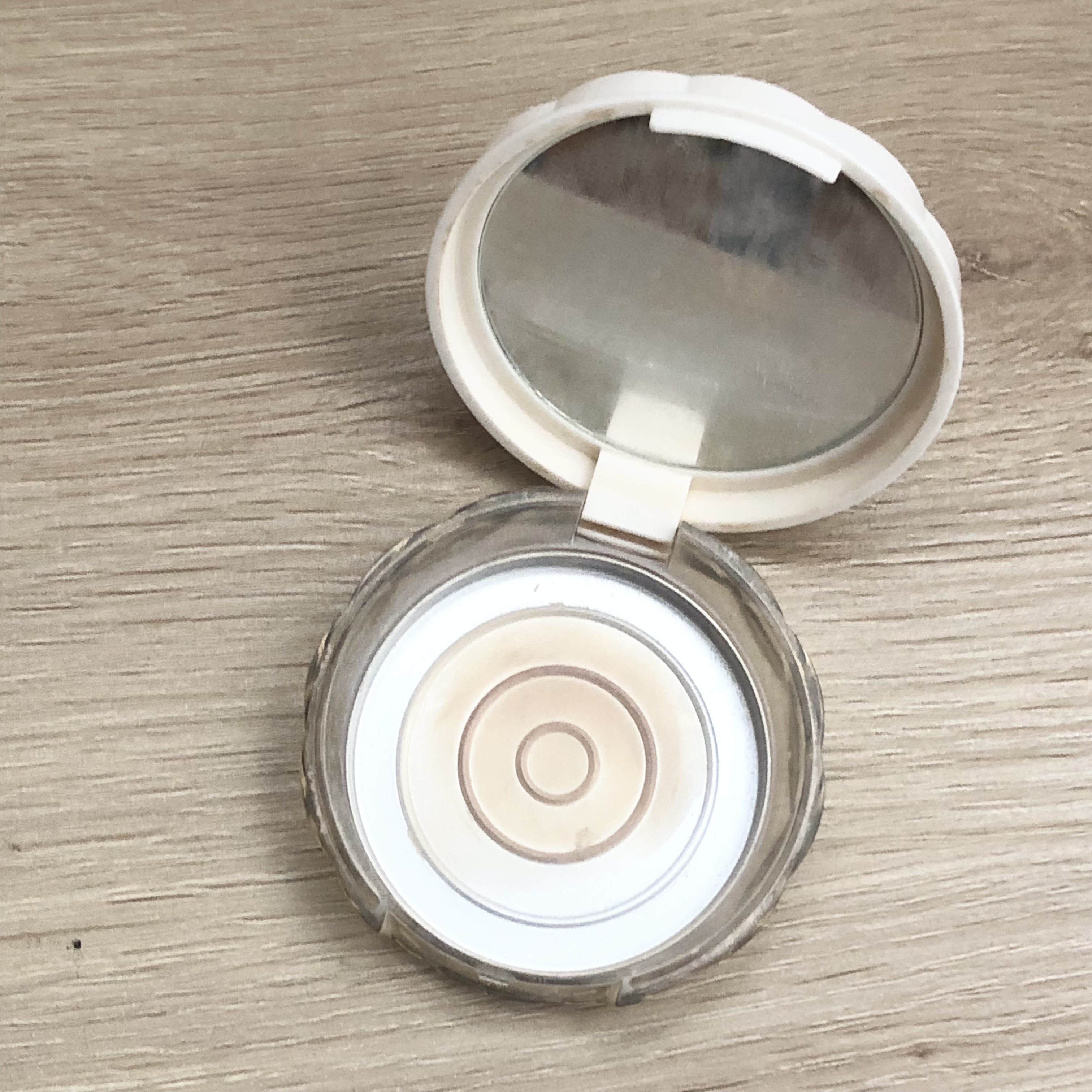 UVシルクカバーパウダー/CEZANNE/プレストパウダーを使ったクチコミ（1枚目）