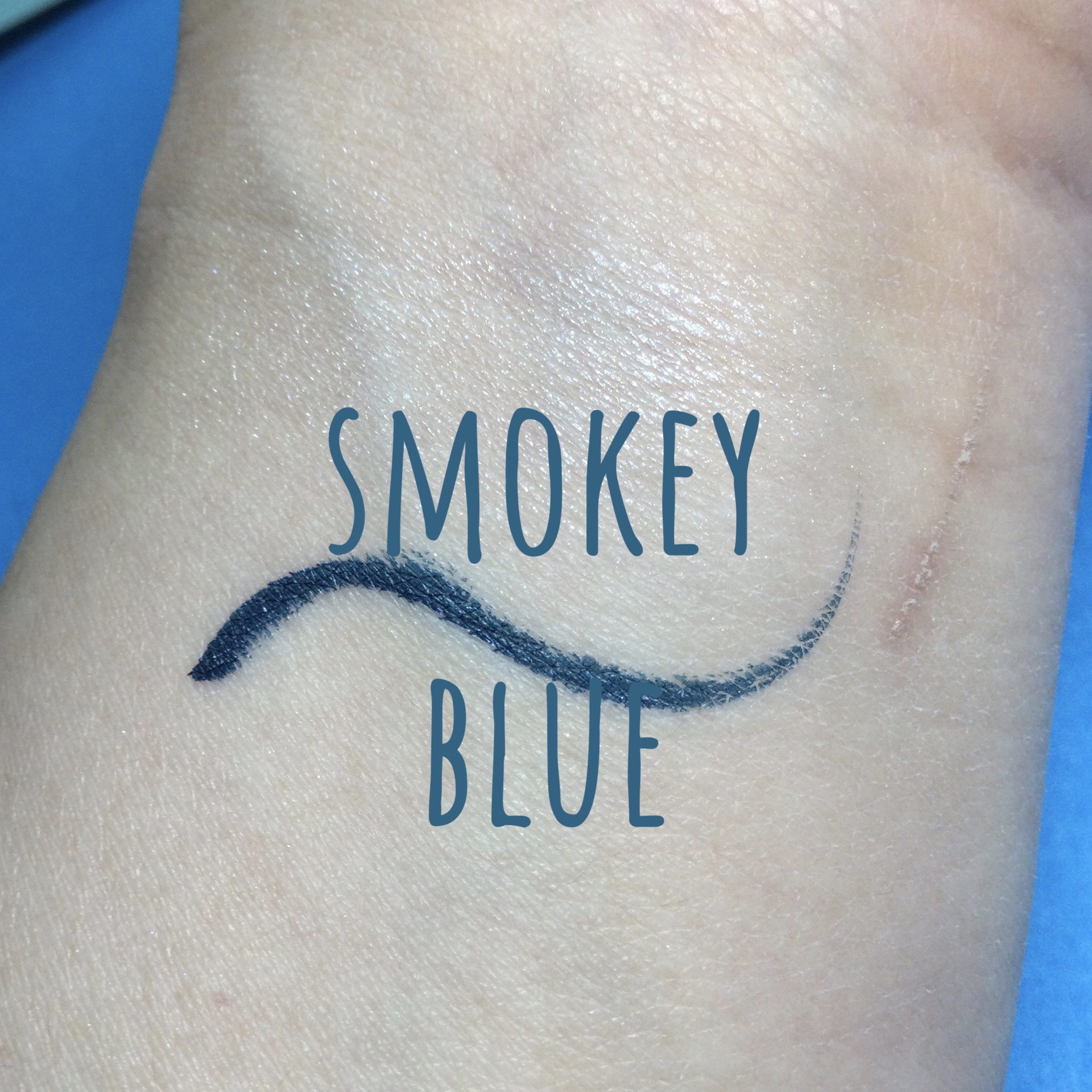 ウルトラカラー アイライナー NV-2 ポップなスモーキーブルー/MAYBELLINE NEW YORK/リキッドアイライナーを使ったクチコミ（2枚目）