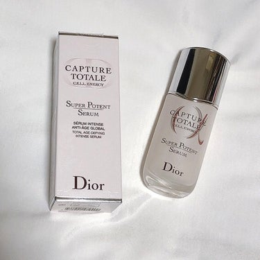 Dior　カプチュール トータル セル ENGY スーパー セラム

Diorの人気美容液です。乳液のようなテクスチャーで保湿力抜群。一日中しっとり感が続きます。肌がふっくらして、キメが細かくなり、また