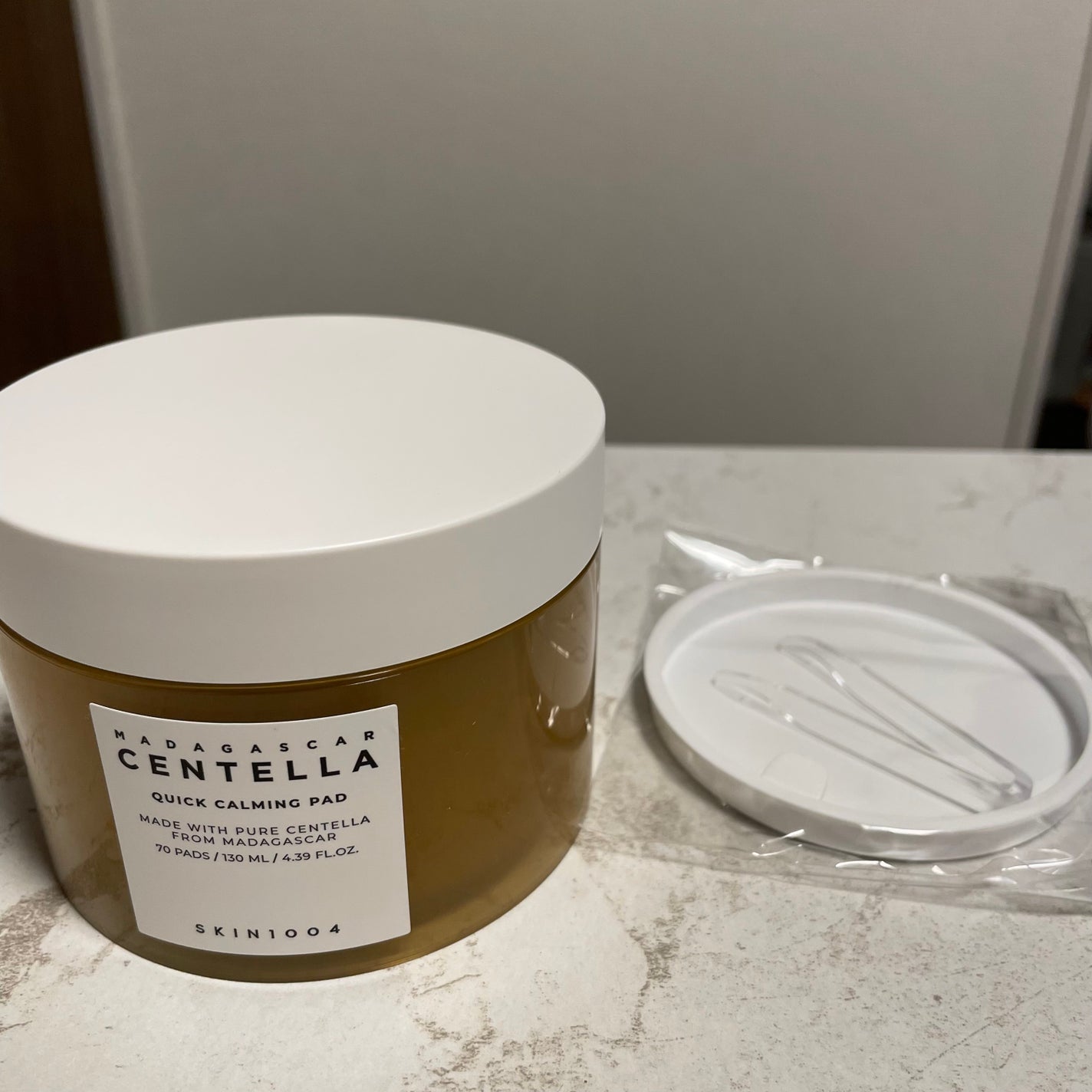 みーちゃ on LIPS 「まず、開けた時にしっかりとアルミで蓋がしてあり、別に入っている..」(1枚目)