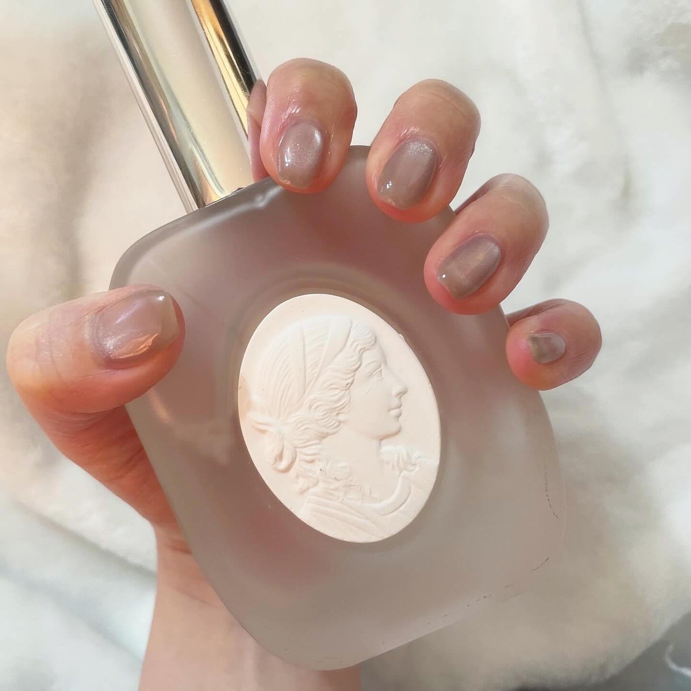 kanna🐏 フォロバ100🤍 on LIPS 「福岡の姪浜にあるサロンでマグネットネイルしてもらった🕊️シルバ..」(2枚目)