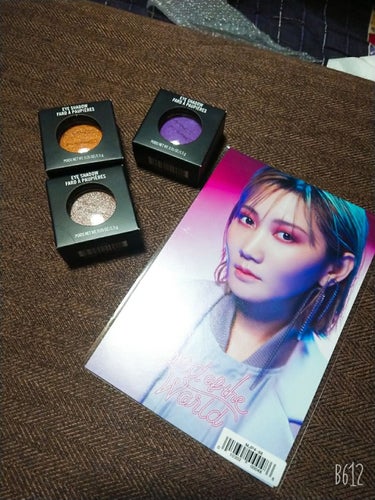 MAC スモールアイシャドウ

今日発売の新色です😍
オンラインで1週間前に先行発売されて増税前に購入しました😆

3500円以上買うとEND OF THE WORLDのポストカードが貰えます🎁

ファ