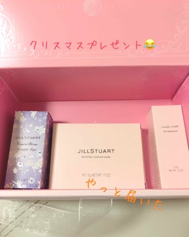 今日頼んでいた、JILLSTUARTのコスメが届きました！

めっちゃテンションあがりました！！
しかも、初デパコス！

少しクリスマスには遅れてしまいましたが、めちゃくちゃ嬉しかったです！

色味など