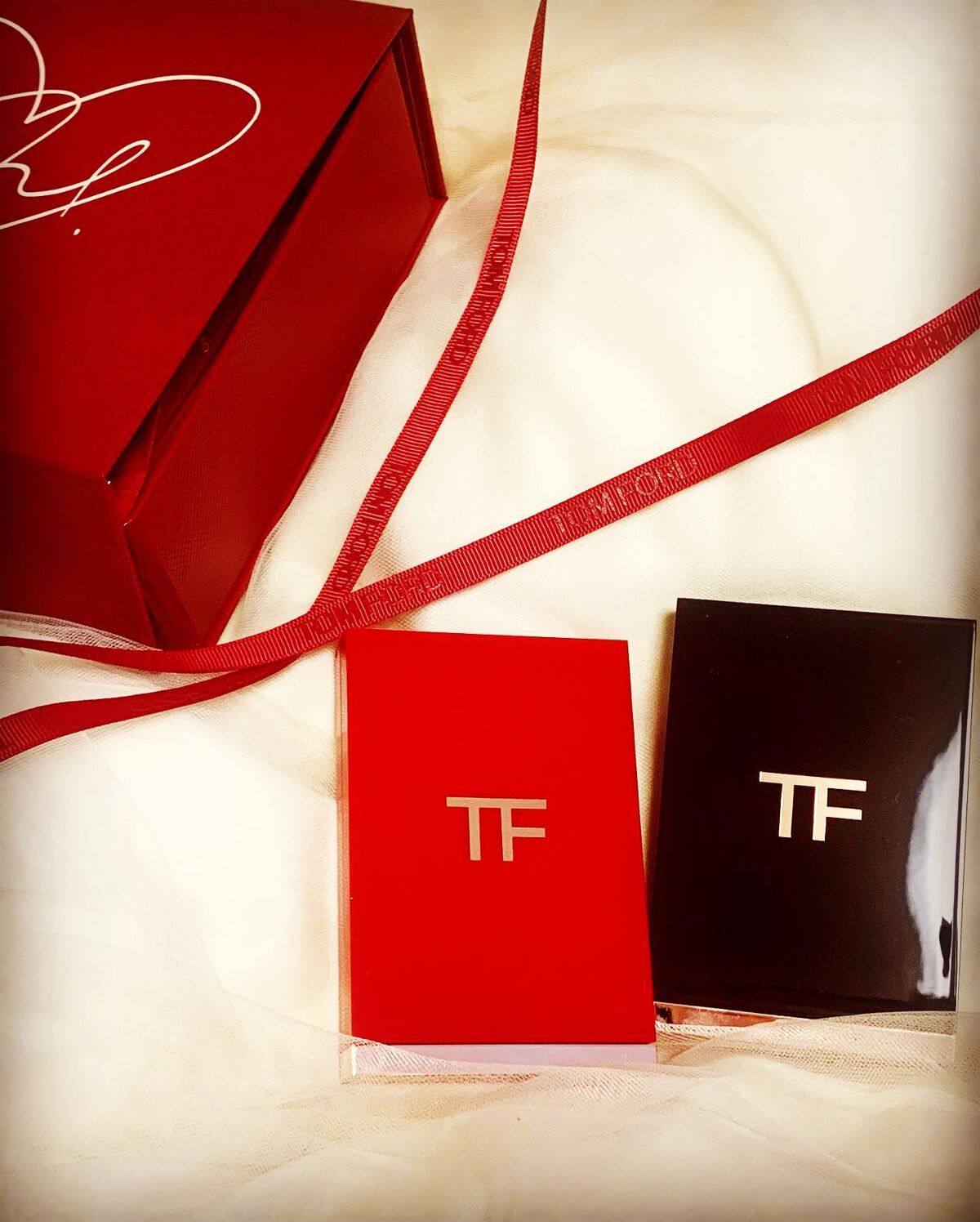 ・・・・・・・・・・・・・・・・・・・・

2023.3.3
TOM FORD BEAUTY
 cherry color collection🍒

#アイカラークォード 
#エレクトリックチェリー  01SC
#チェリースモーク  02S