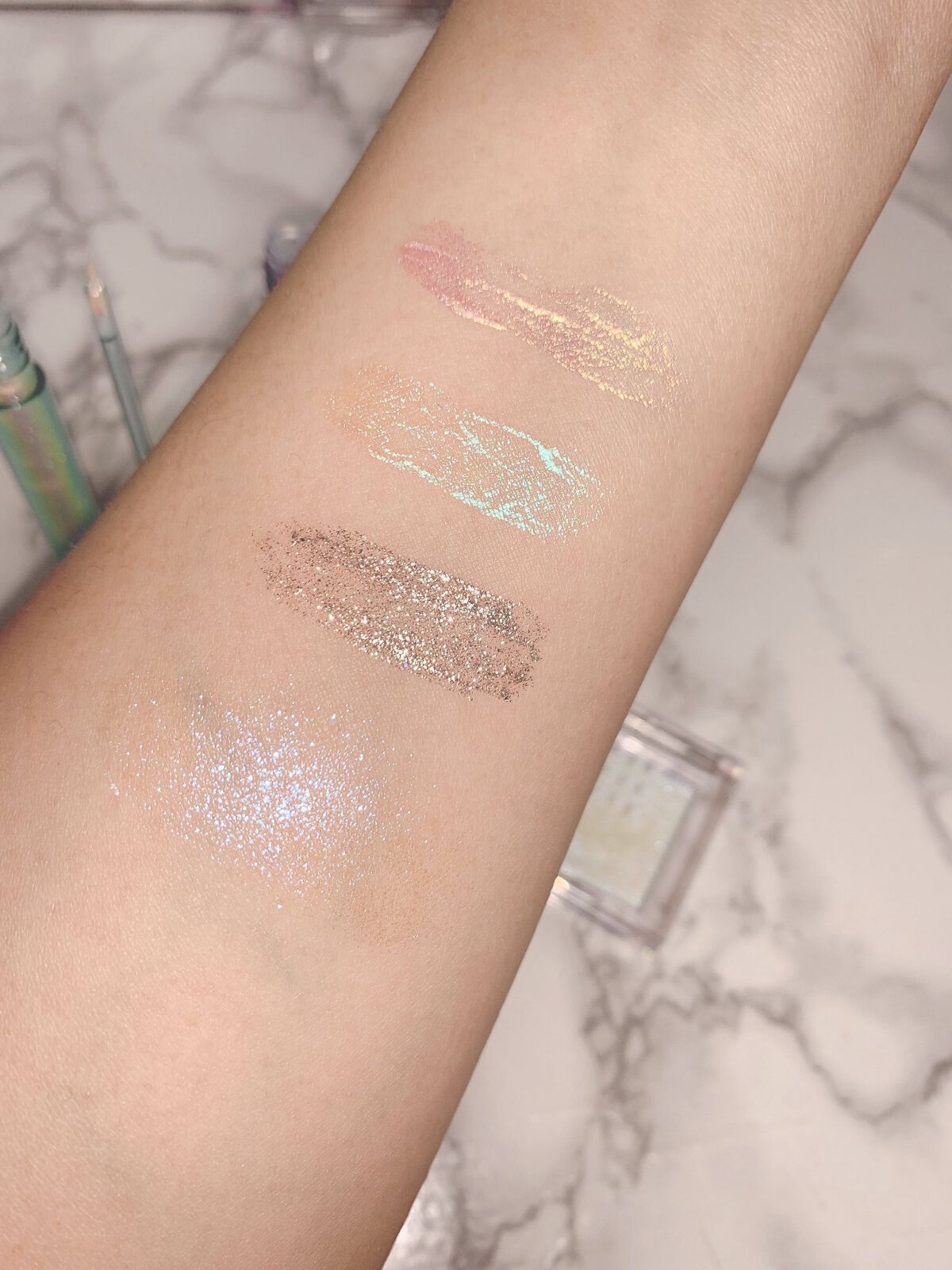 グリッターリキッドアイシャドウ/aZTK/リキッドアイシャドウを使ったクチコミ(4枚目)