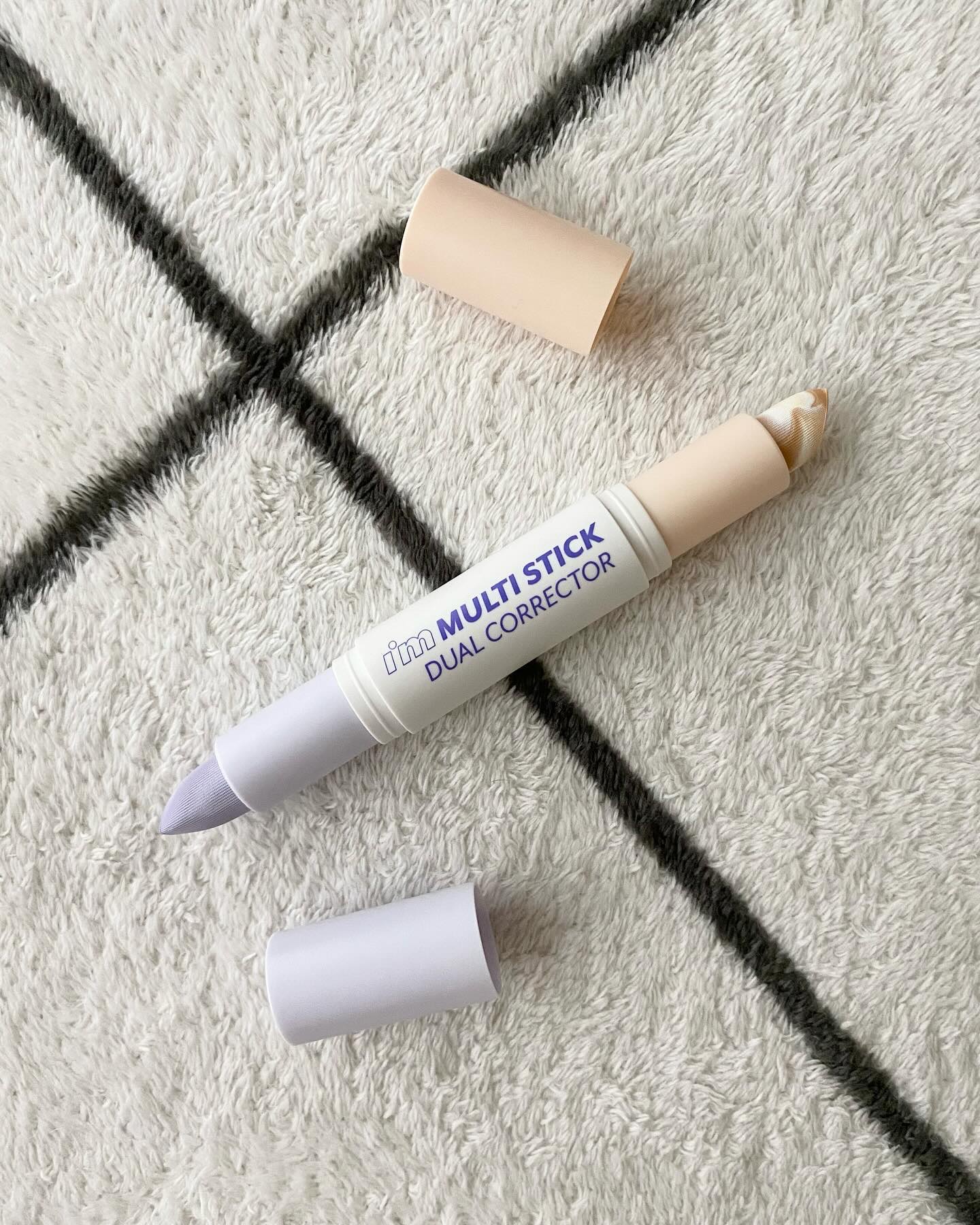 アイムマルチスティックデュアルコレクター 003 マーブルベージュ×パールラベンダー/i’m meme/スティックコンシーラーを使ったクチコミ（1枚目）