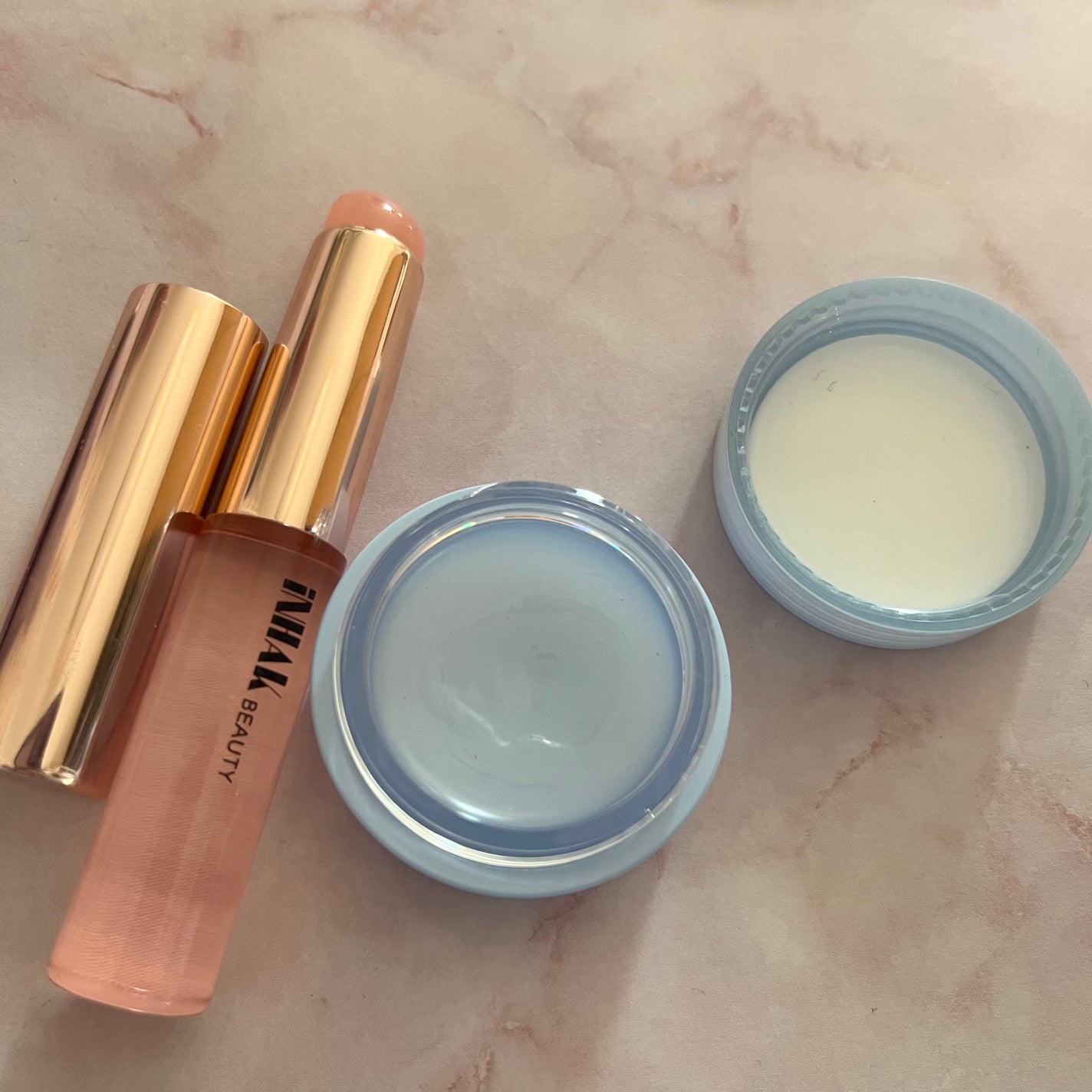 GLOWY TINT BALM/AOU/リップグロスを使ったクチコミ(2枚目)