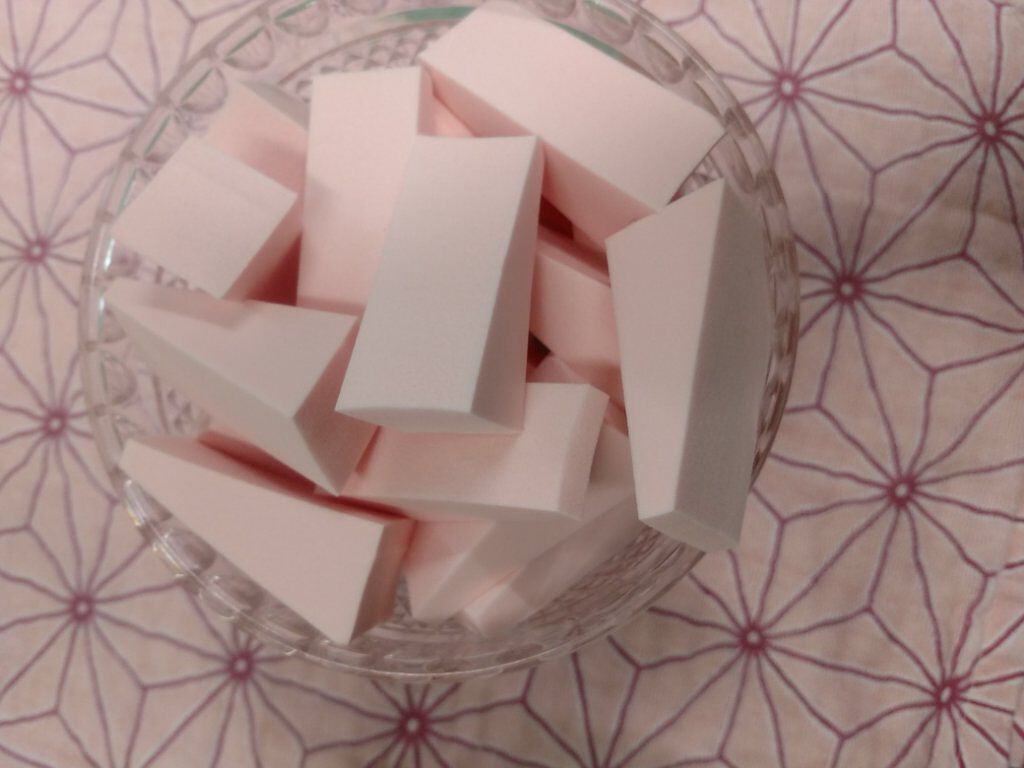 メイクアップスポンジ(バリューパック ウェッジ型 30個)/DAISO/パフ・スポンジを使ったクチコミ(4枚目)