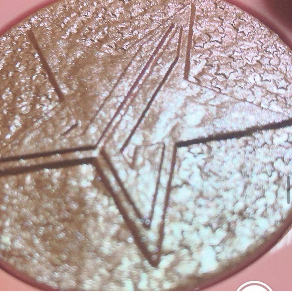 Jeffree star supreme frost/Jeffree Star Cosmetics/パウダーハイライトを使ったクチコミ（2枚目）