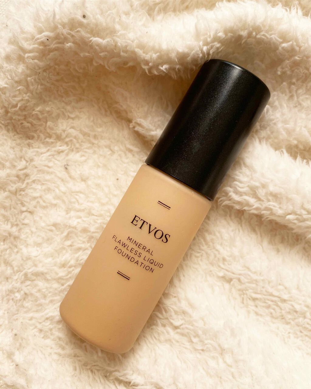 ミネラルフローレスリキッドファンデーション/エトヴォス/リキッドファンデーションを使ったクチコミ(1枚目)